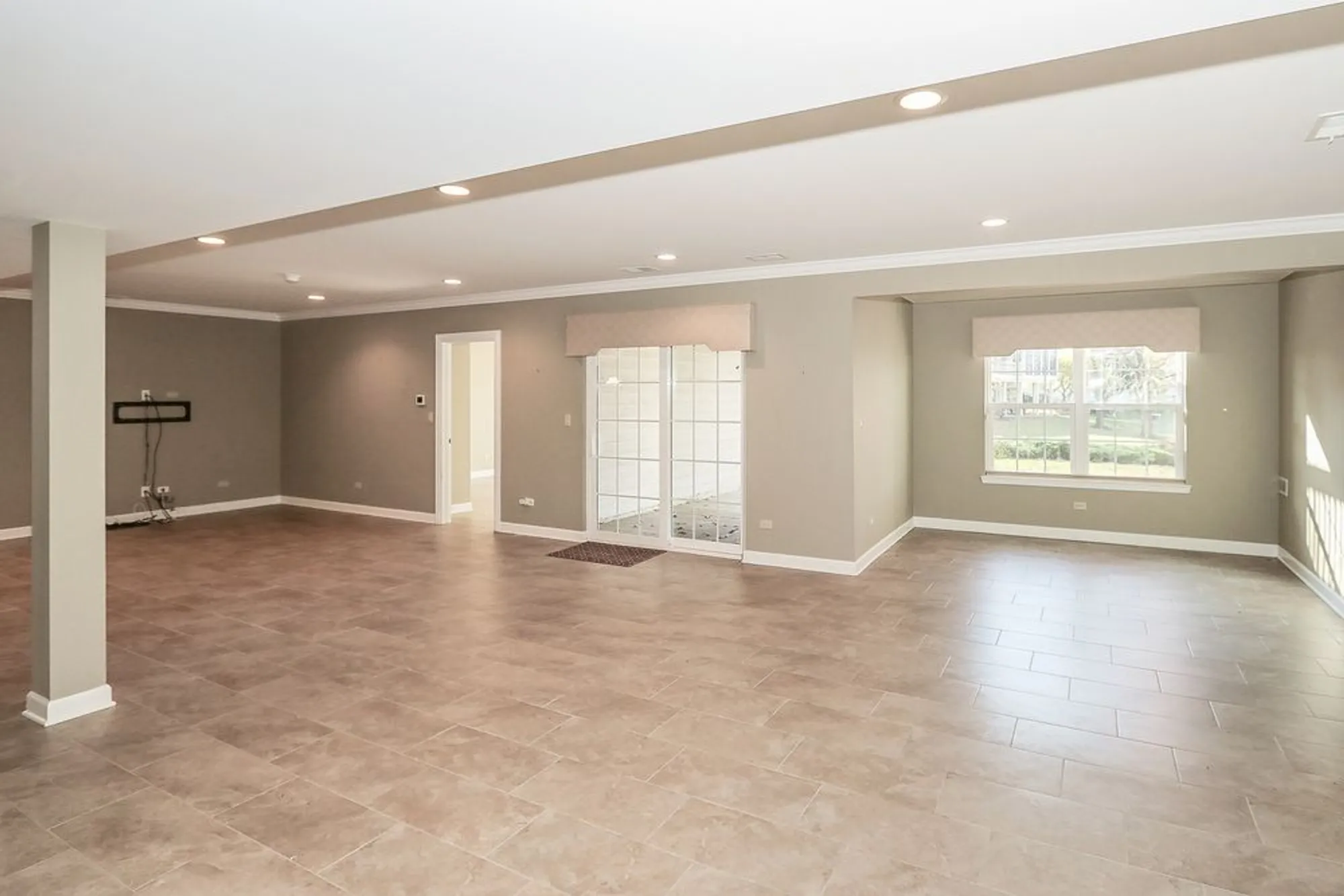 Property Slideshow image 25 of 35 | , Lake In The Hills, IL, 60156