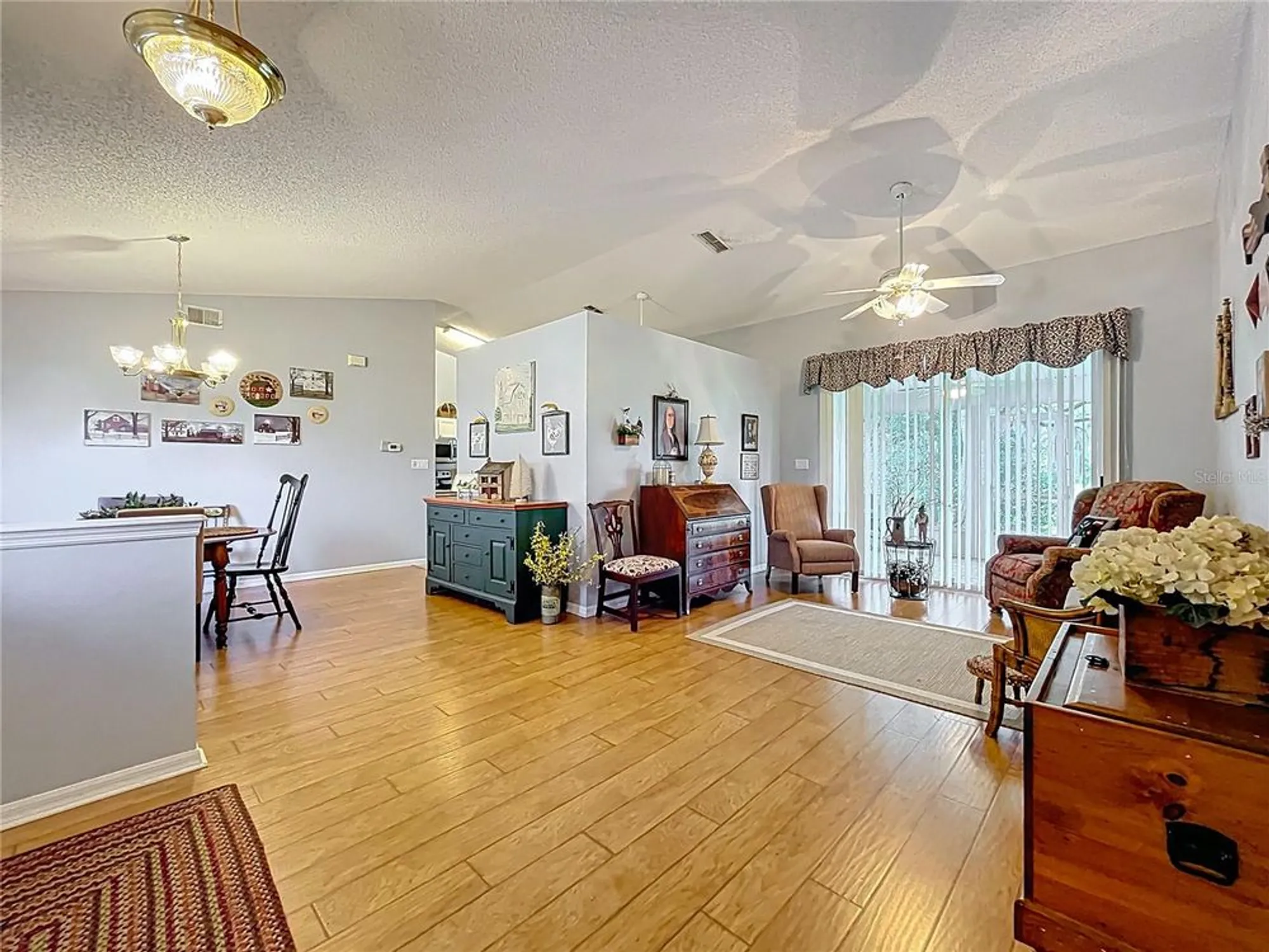 Property Slideshow image 10 of 52 | 26338 glen eagle dr, Leesburg, FL, 34748