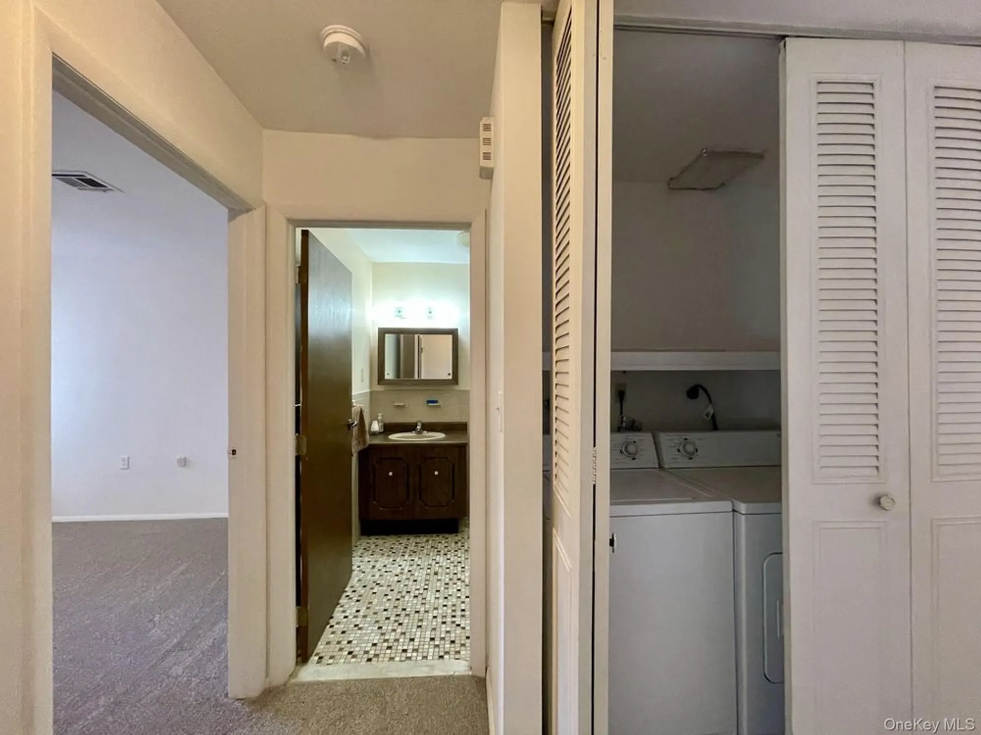 Property Slideshow image 13 of 18 | 323 brownfield dr, Ridge, NY, 11961