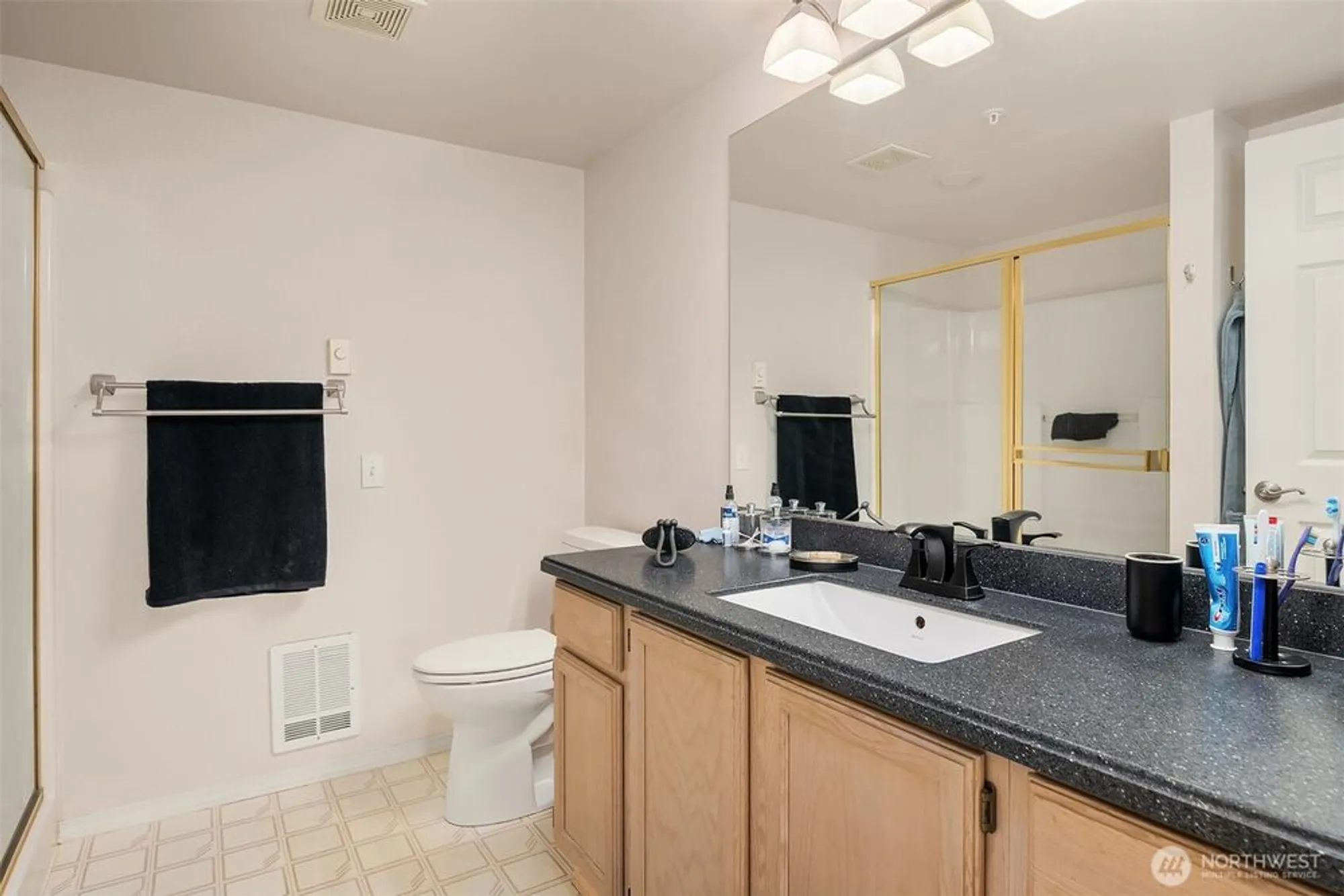 Property Slideshow image 11 of 34 | 4109 224th ln 213, Issaquah, WA, 98029