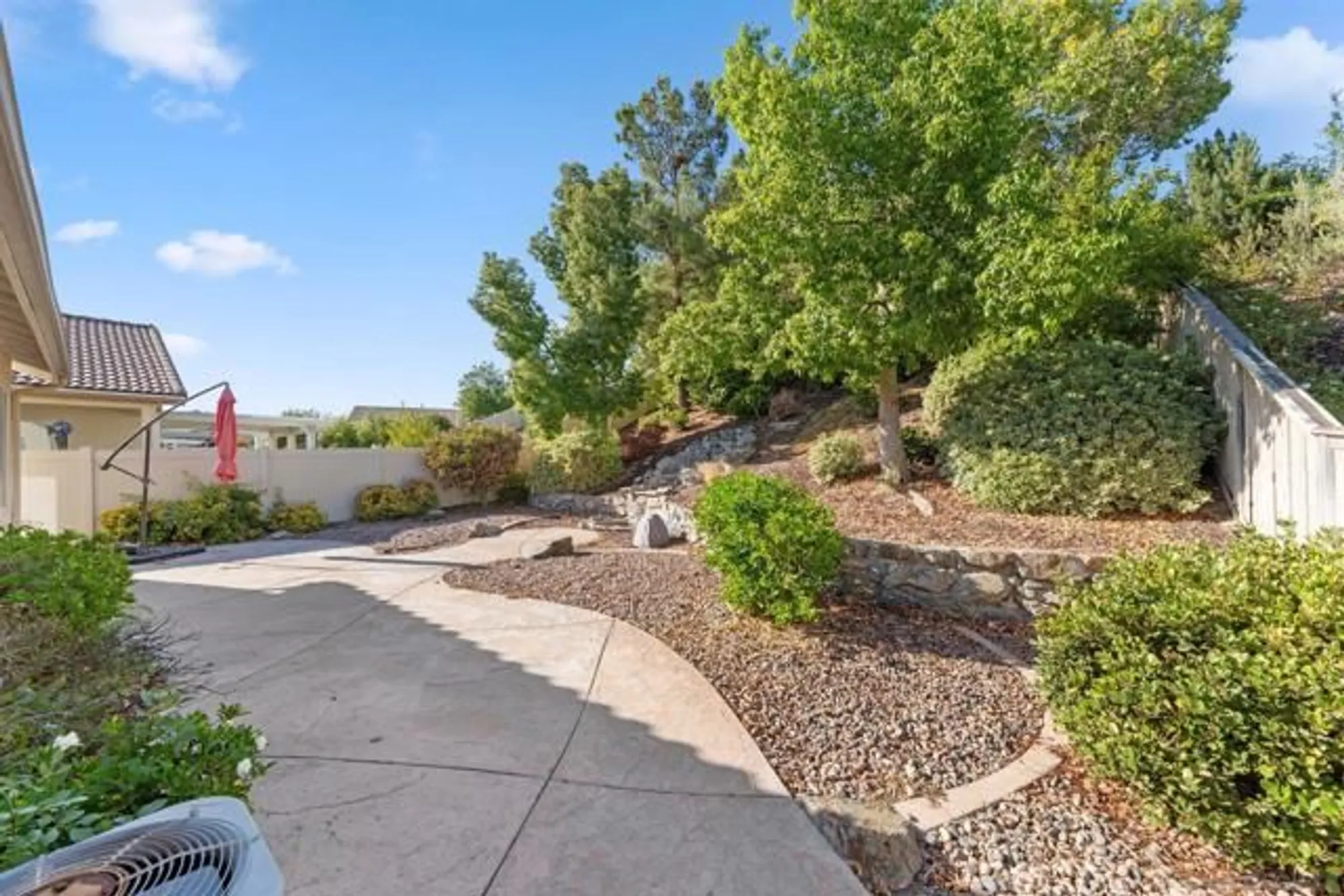 Property Slideshow image 30 of 37 | 27992 whisperwood dr, Menifee, CA, 92584