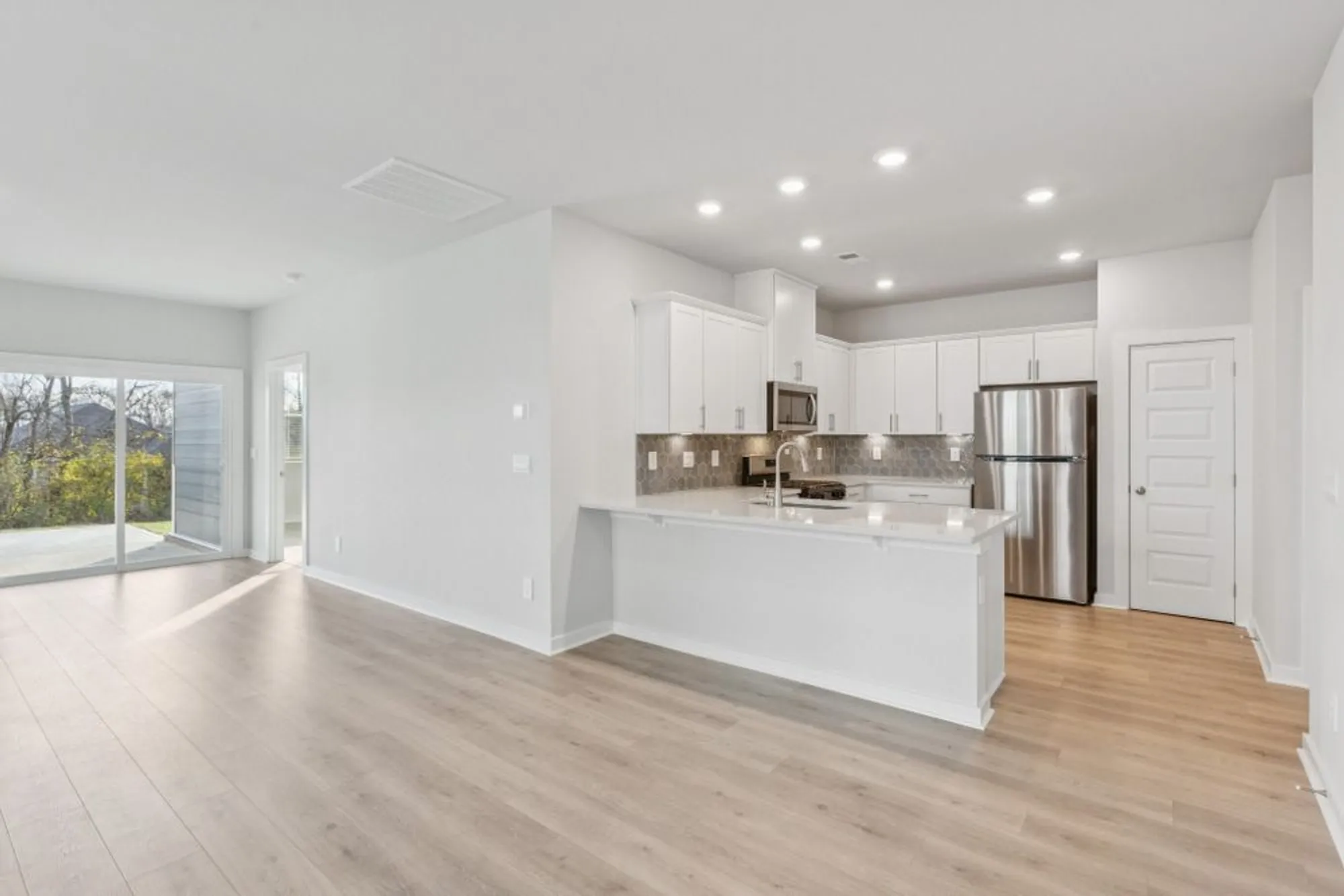 Property Slideshow image 2 of 16 | 2069 holmesburg pvt cir, Gallatin, TN, 37066