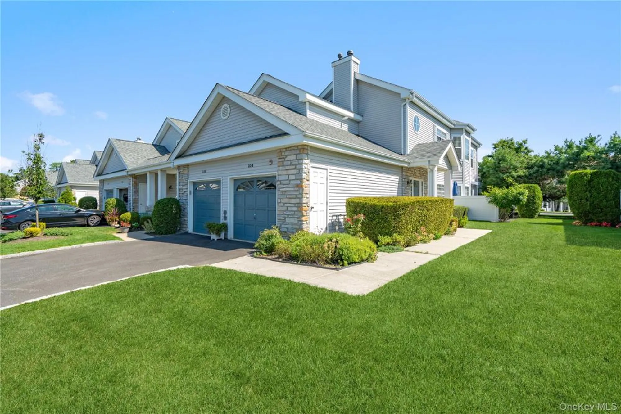 Property Slideshow image 2 of 32 | 514 highland ct # a3, Moriches, NY, 11955