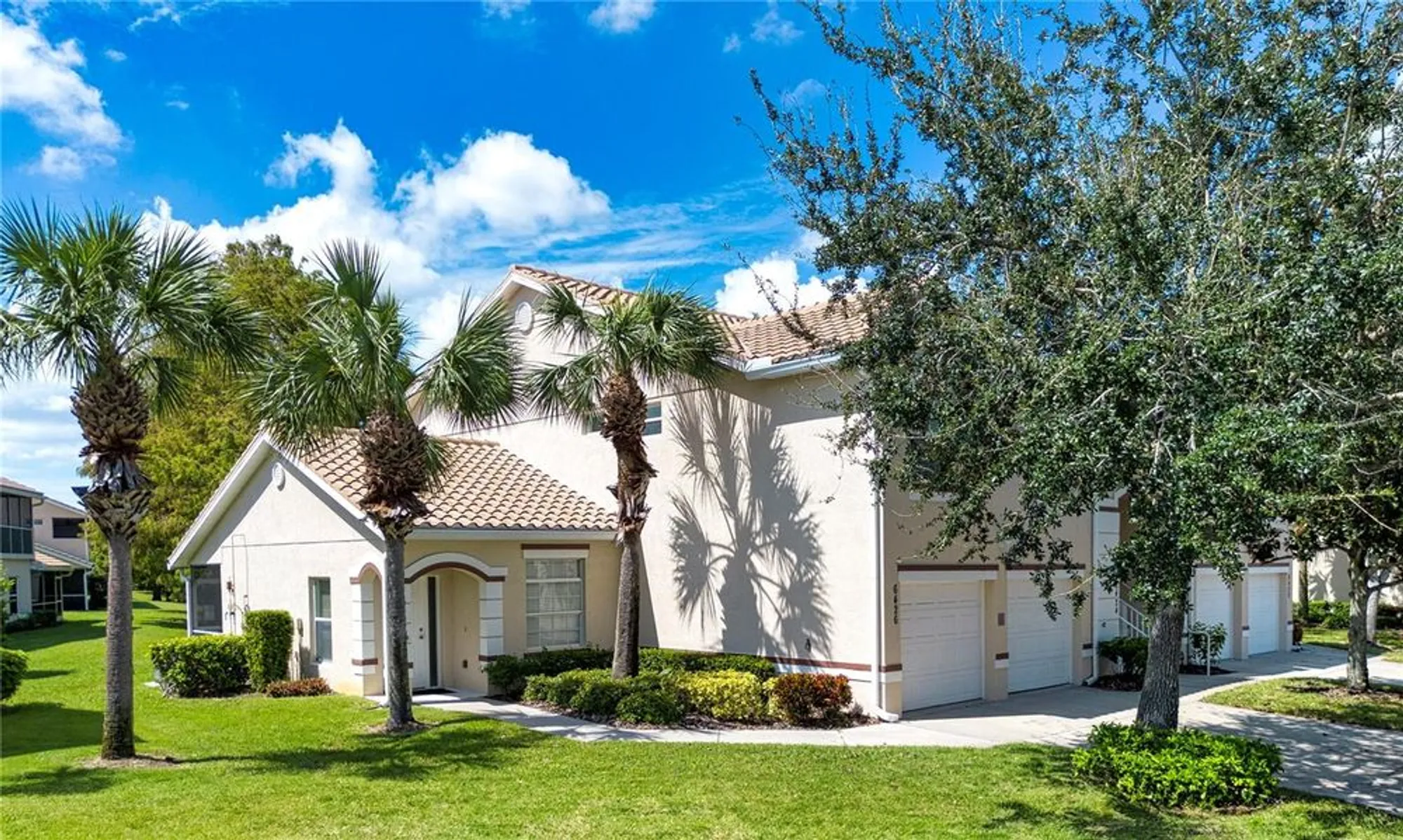 Property Slideshow image 2 of 71 | 6426 bay cedar ln # 101, Bradenton, FL, 34203
