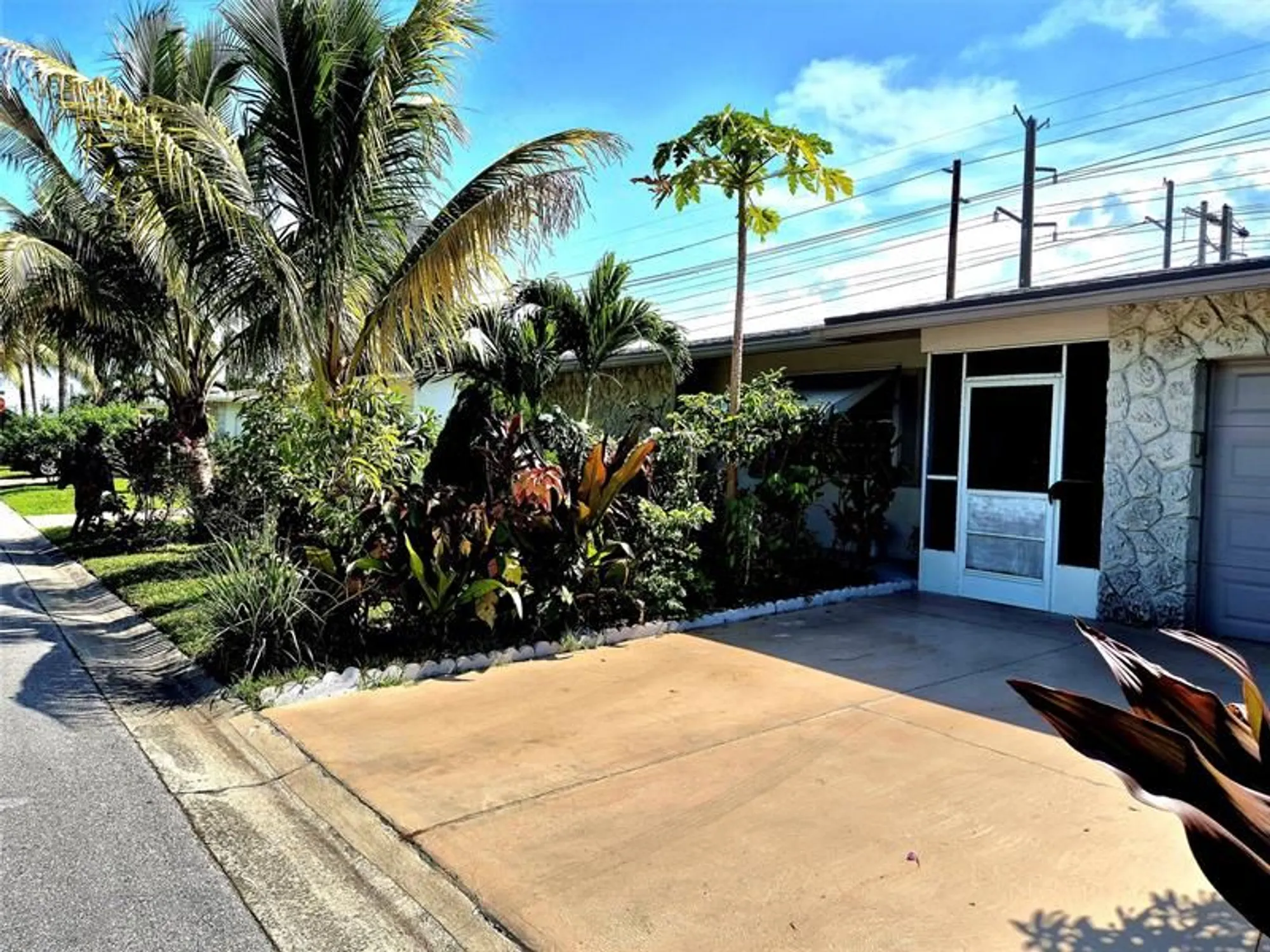 Property Slideshow image 32 of 40 | 1390 nw 70th ln, Margate, FL, 33063