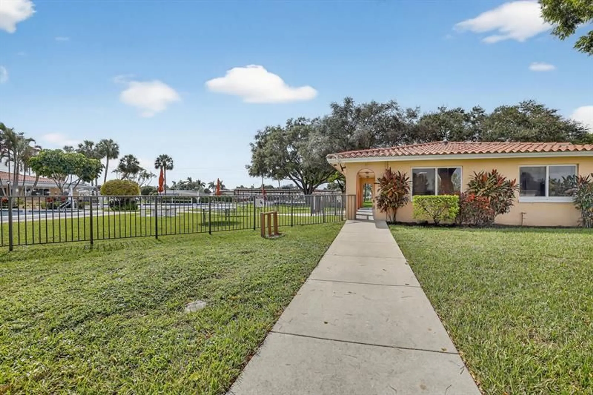 Property Slideshow image 39 of 51 | 4305 nw 49th dr, Tamarac, FL, 33319