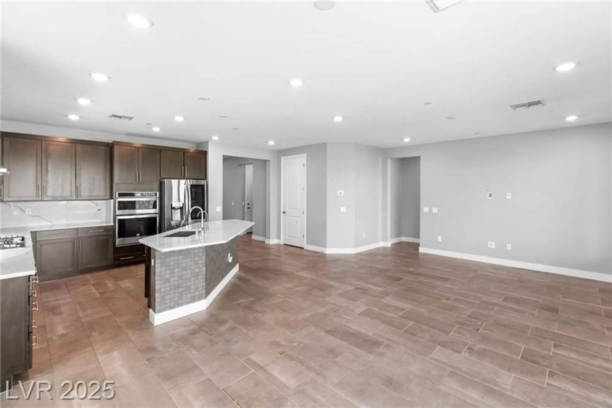 Property Slideshow image 11 of 43 | 18 sun mirage ave, Henderson, NV, 89011