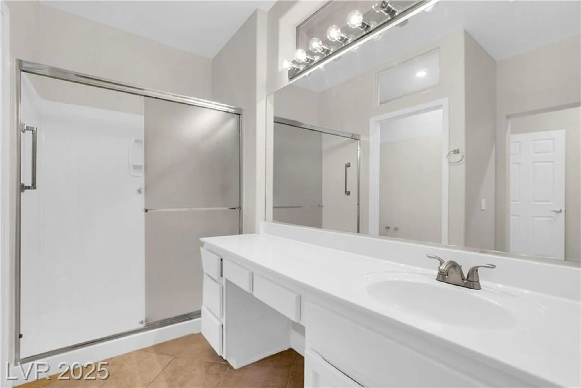 Property Slideshow image 16 of 26 | 2501 maddington dr, Las Vegas, NV, 89134