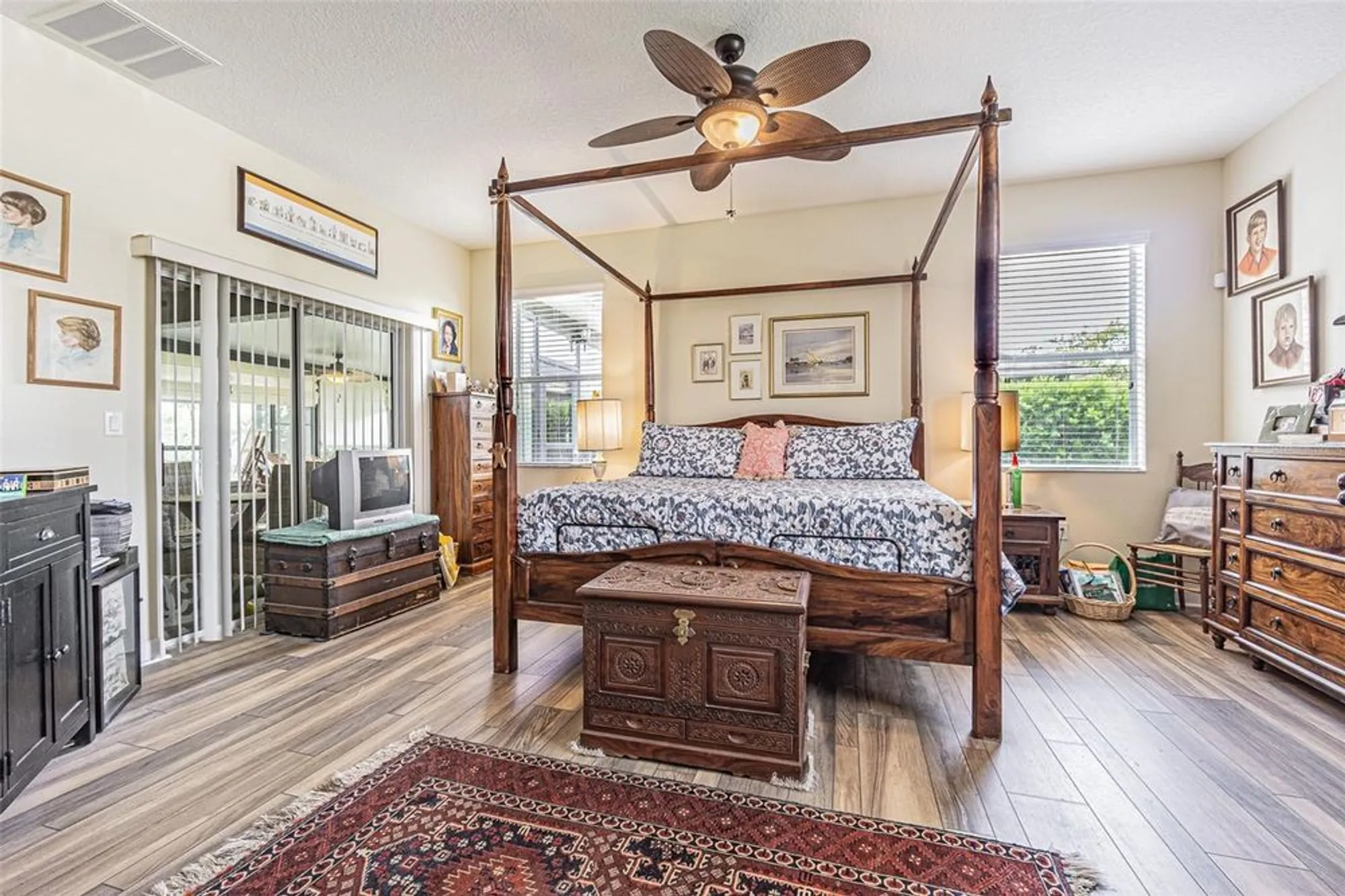 Property Slideshow image 22 of 85 | 10661 belmullet dr, San Antonio, FL, 33576