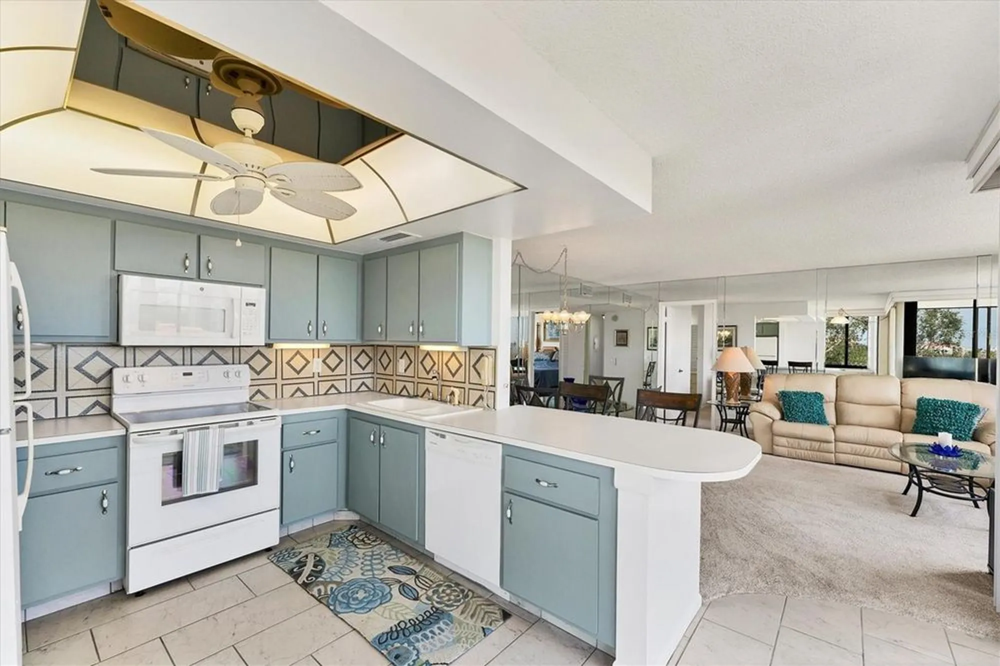 Property Slideshow image 7 of 31 | 6158 palma del mar blvd s apt 504, St Petersburg, FL, 33715