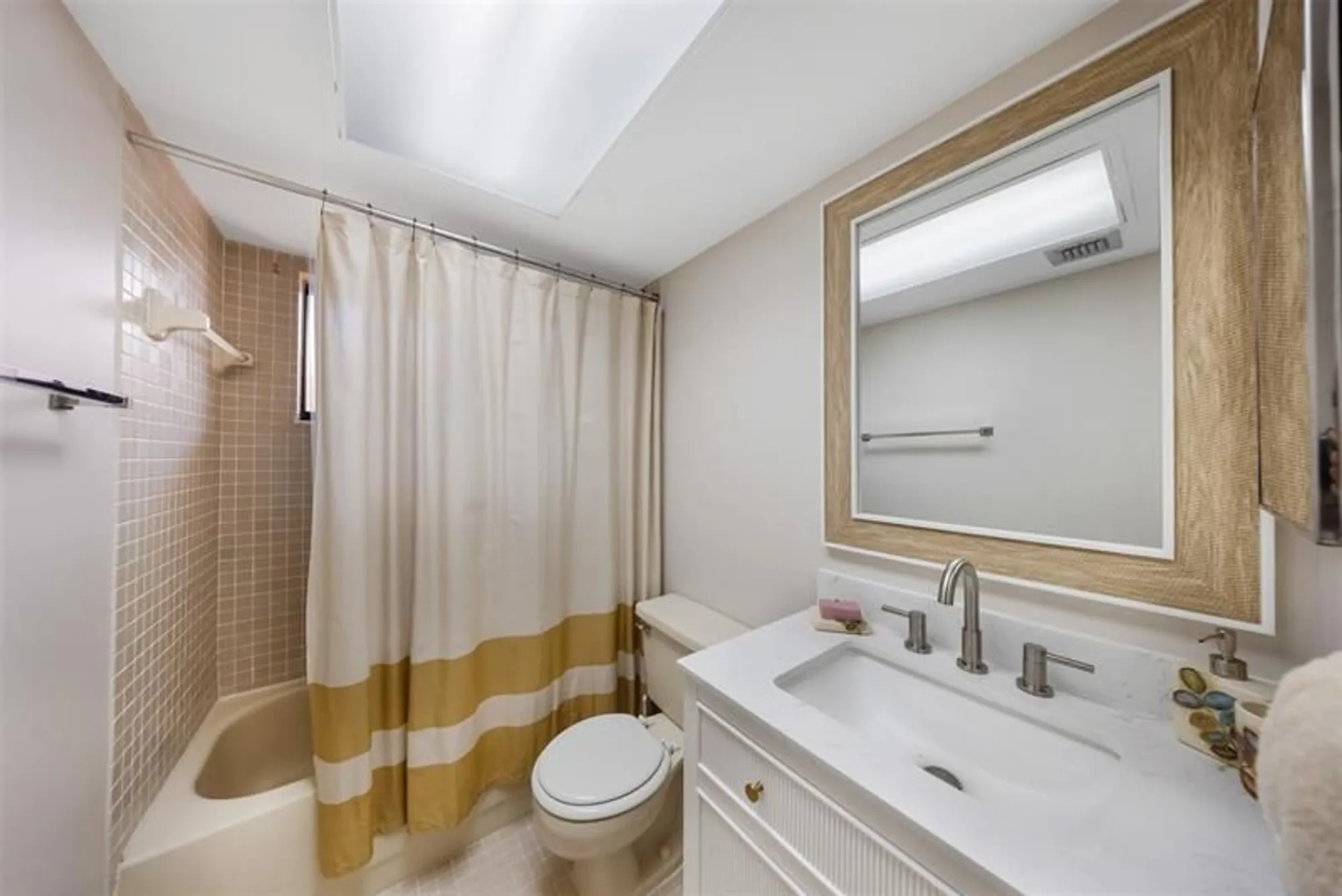Property Slideshow image 12 of 24 | 5250 las verdes cir apt 317, Delray Beach, FL, 33484