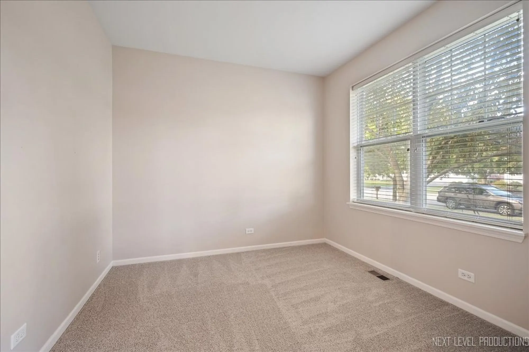 Property Slideshow image 4 of 29 | 712 bohannon cir, Oswego, IL, 60543