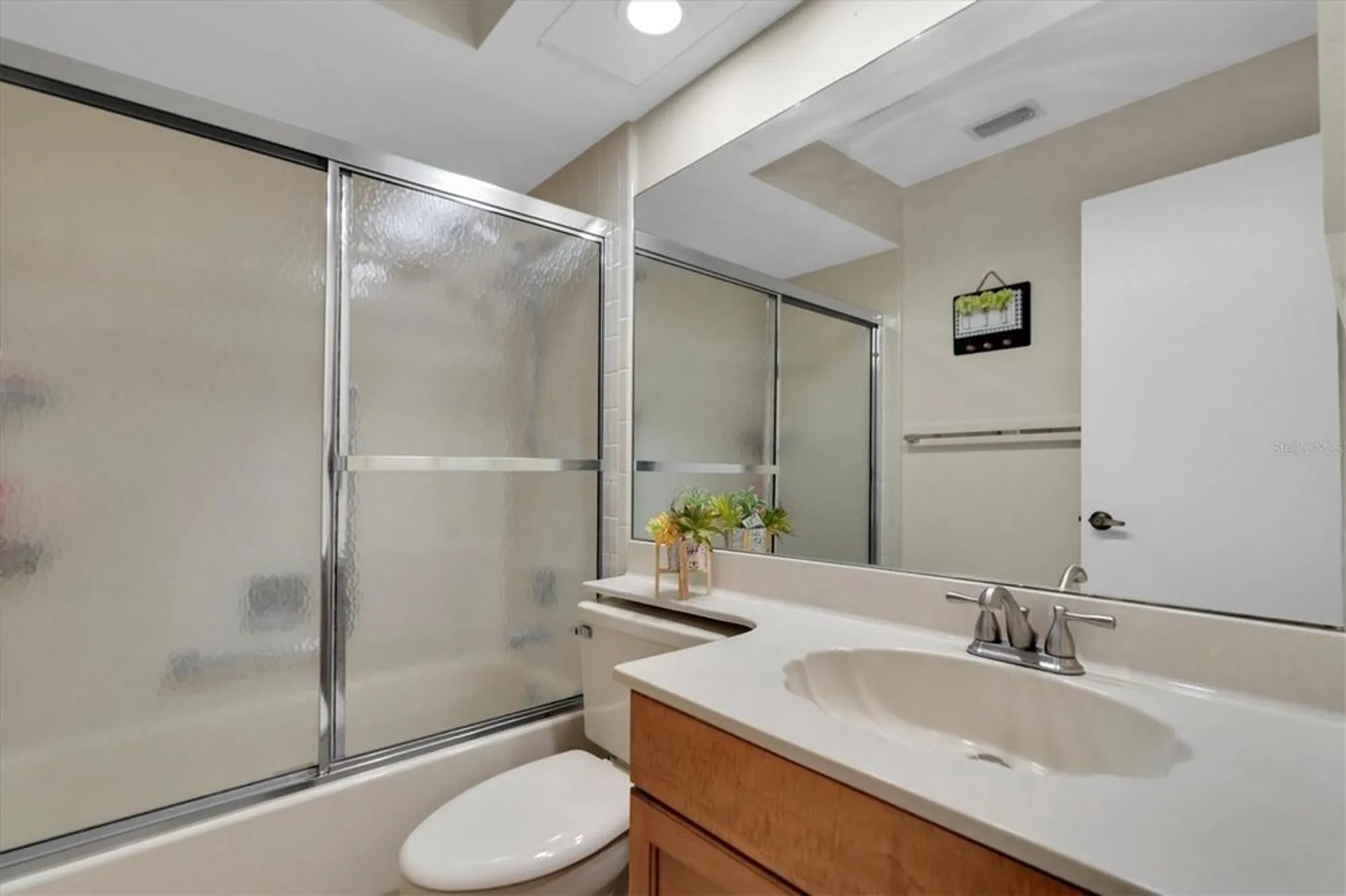 Property Slideshow image 20 of 38 | 11311 dollar lake dr apt 6, Port Richey, FL, 34668