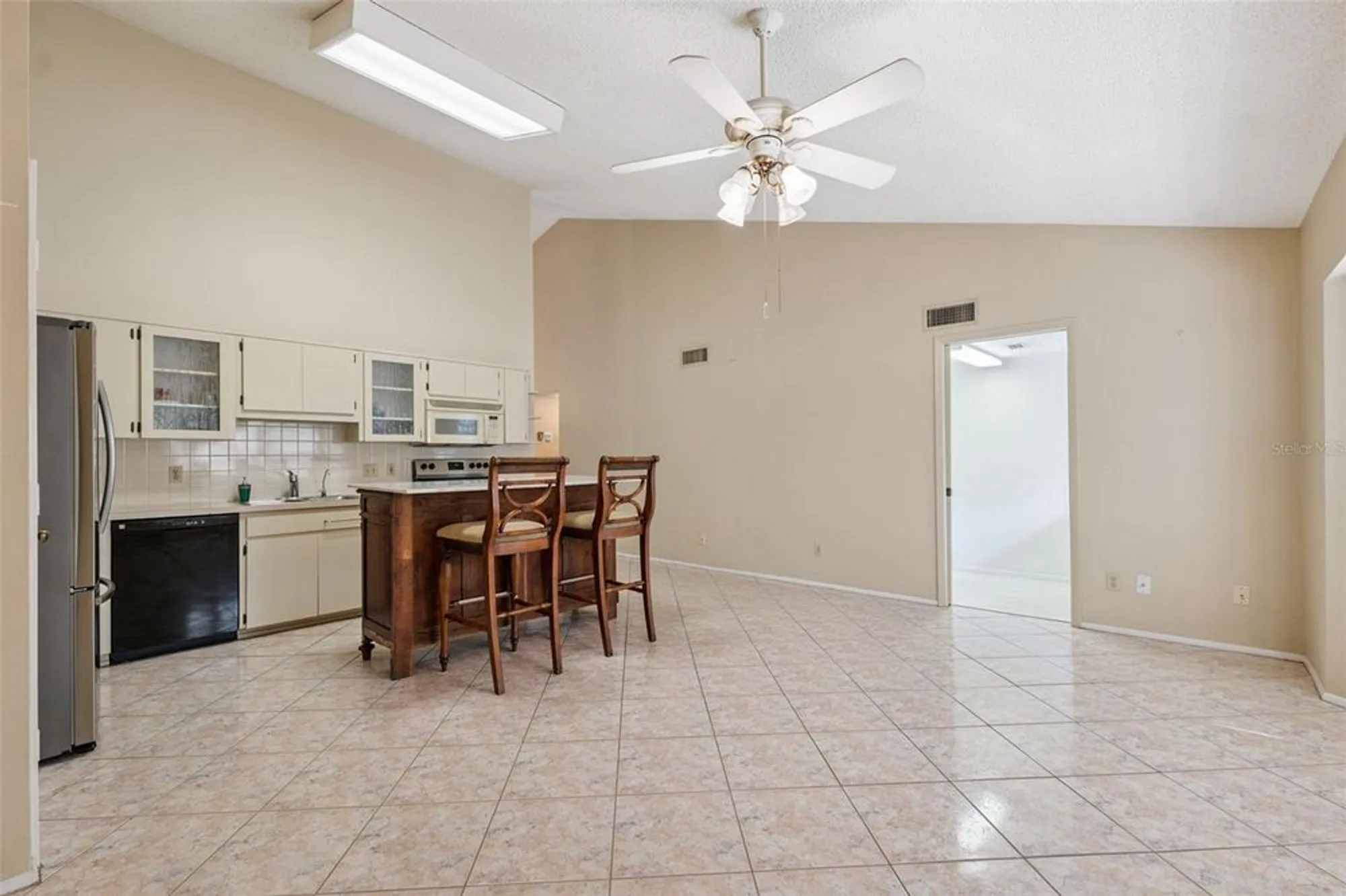 Property Slideshow image 14 of 49 | 2192 swedish dr 26, Clearwater, FL, 33763