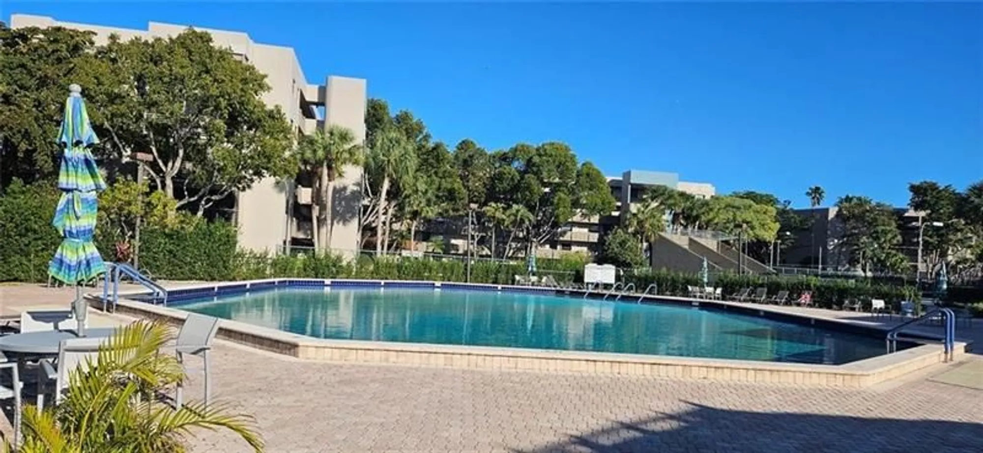 Property Slideshow image 12 of 14 | 1001 colony point cir 305, Pembroke Pines, FL, 33026