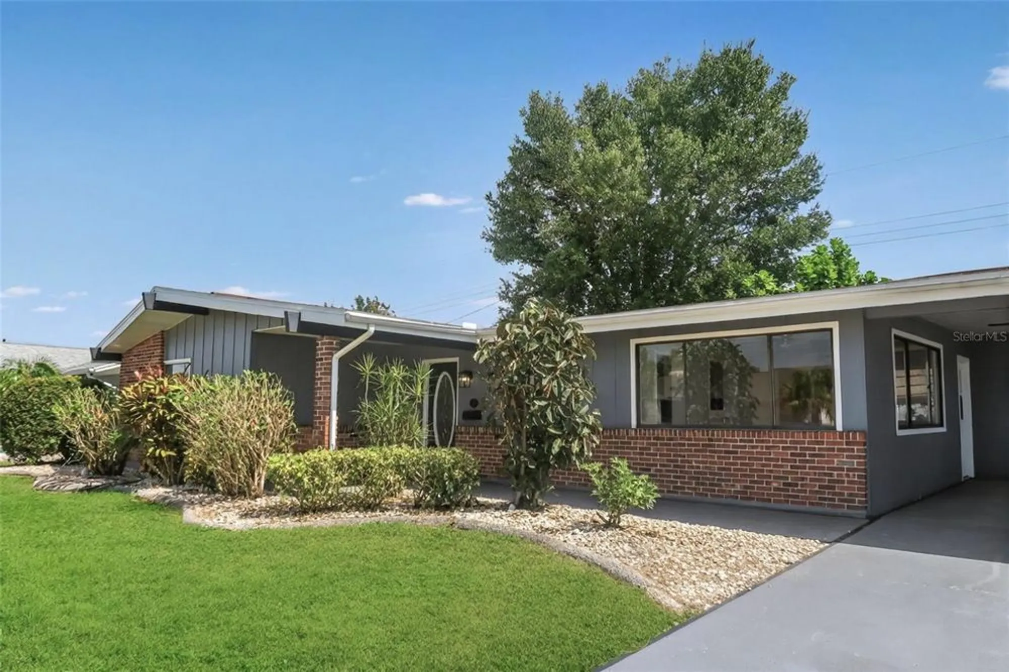 Property Slideshow image 2 of 30 | 806 oakmont ave, Sun City Center, FL, 33573