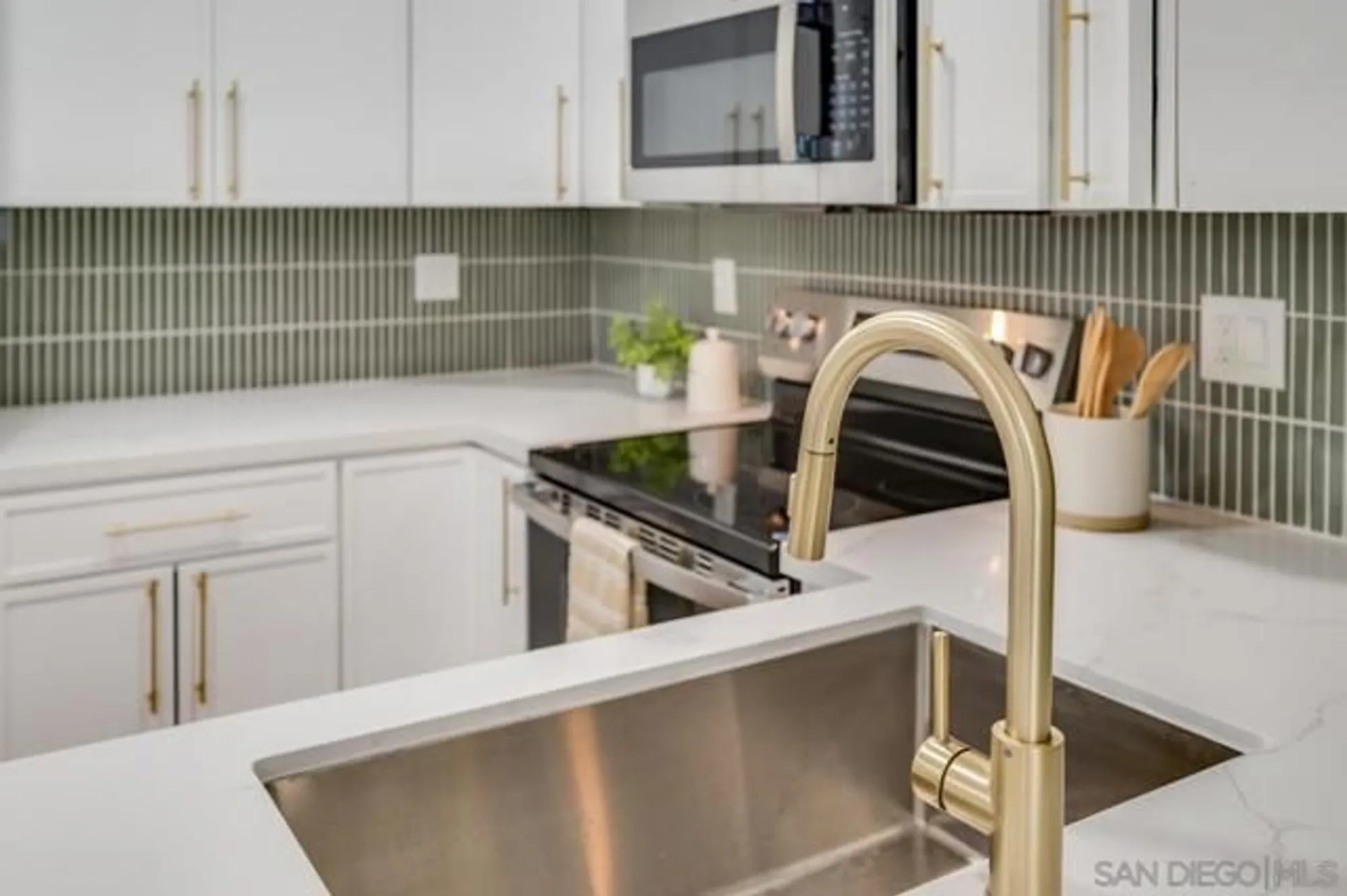 Property Slideshow image 10 of 30 | 12575 oaks north dr 220, San Diego, CA, 92128