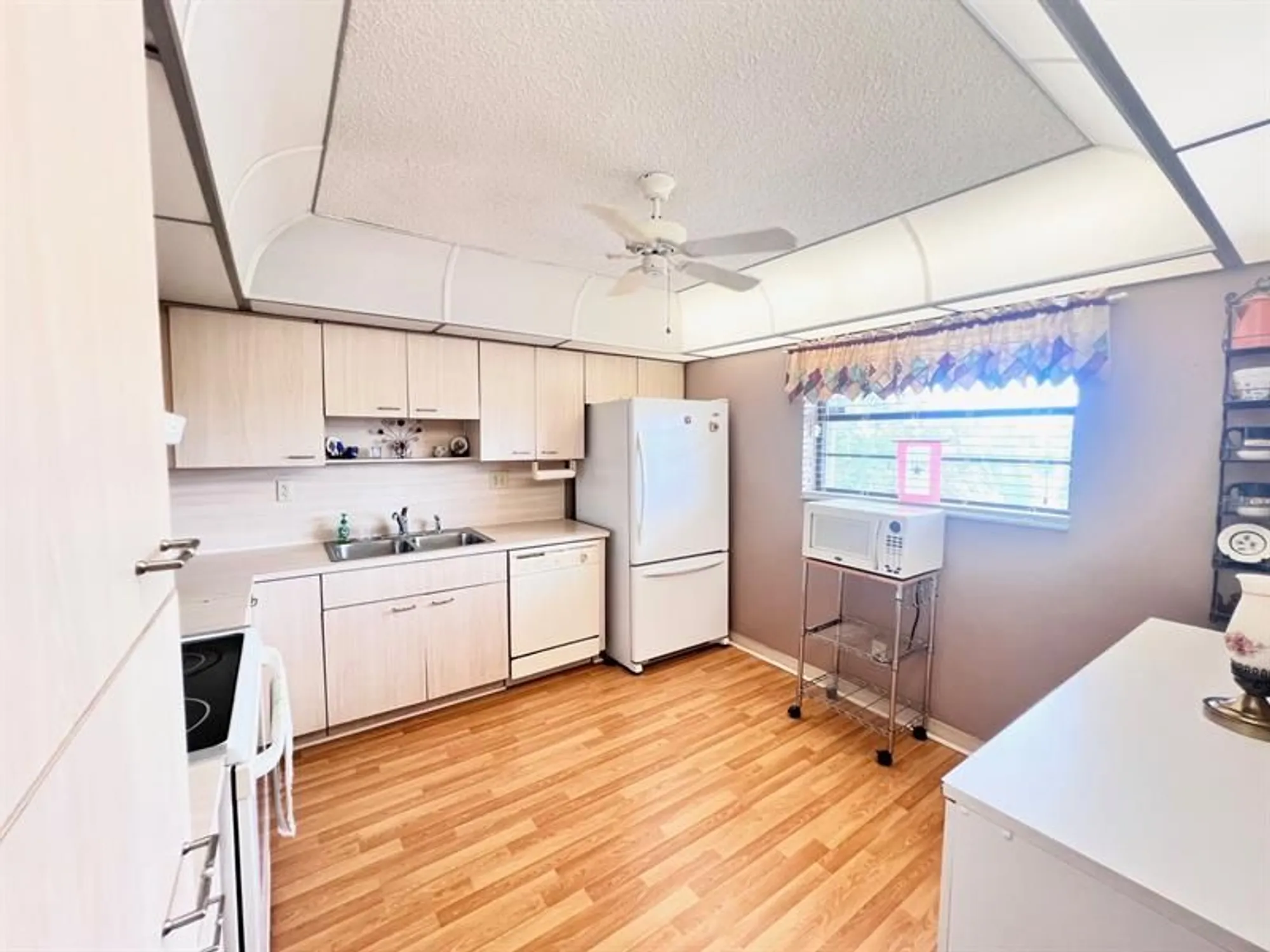 Property Slideshow image 7 of 19 | 4930 e sabal palm blvd 409, Tamarac, FL, 33319