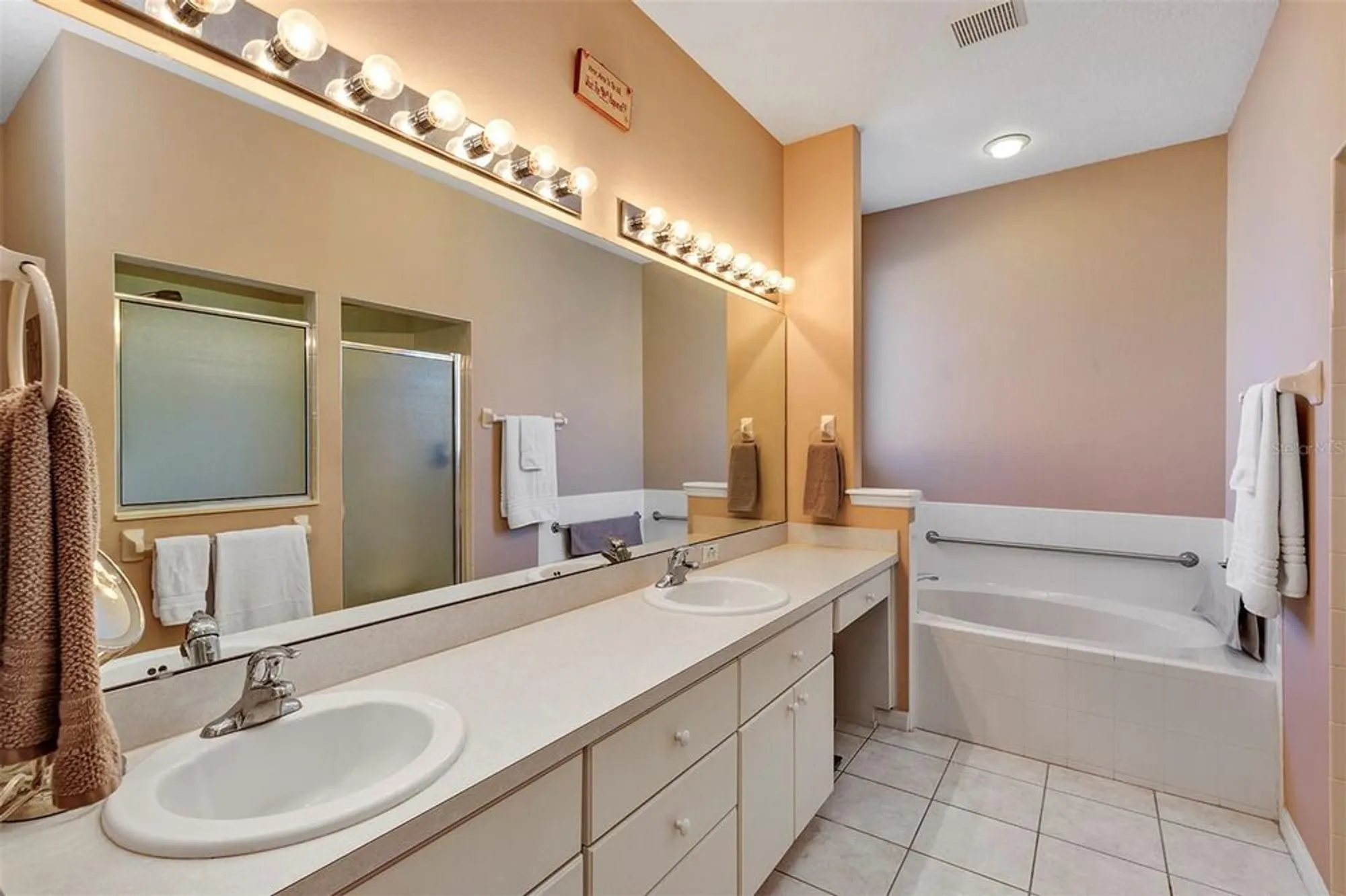 Property Slideshow image 27 of 73 | 5305 indian ocean loop, Tavares, FL, 32778