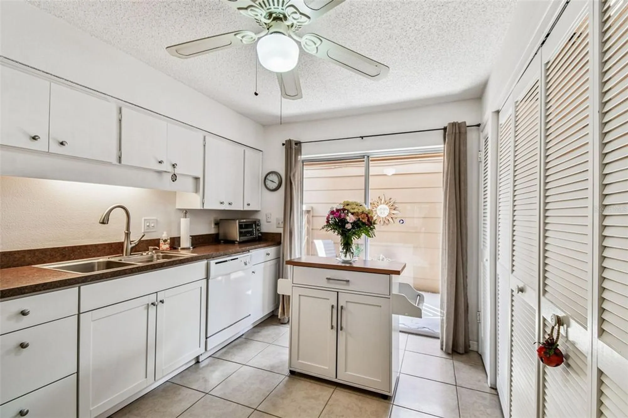 Property Slideshow image 16 of 41 | 4423 pelorus dr b, New Port Richey, FL, 34652