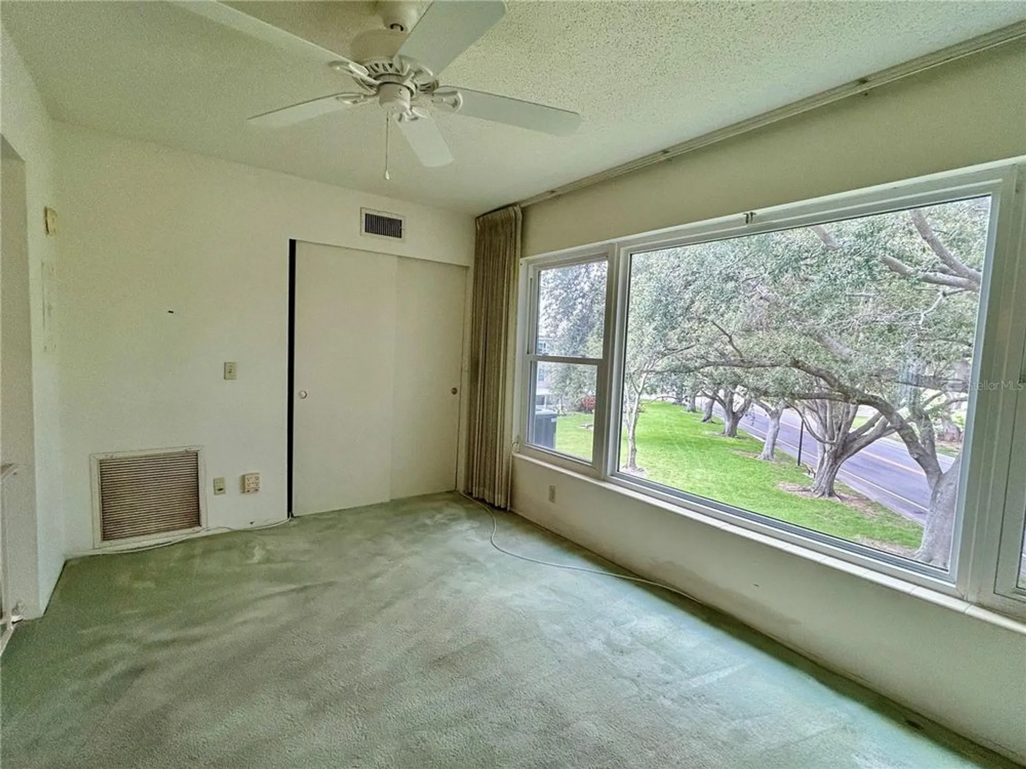 Property Slideshow image 16 of 57 | 2350 haitian dr 60, Clearwater, FL, 33763