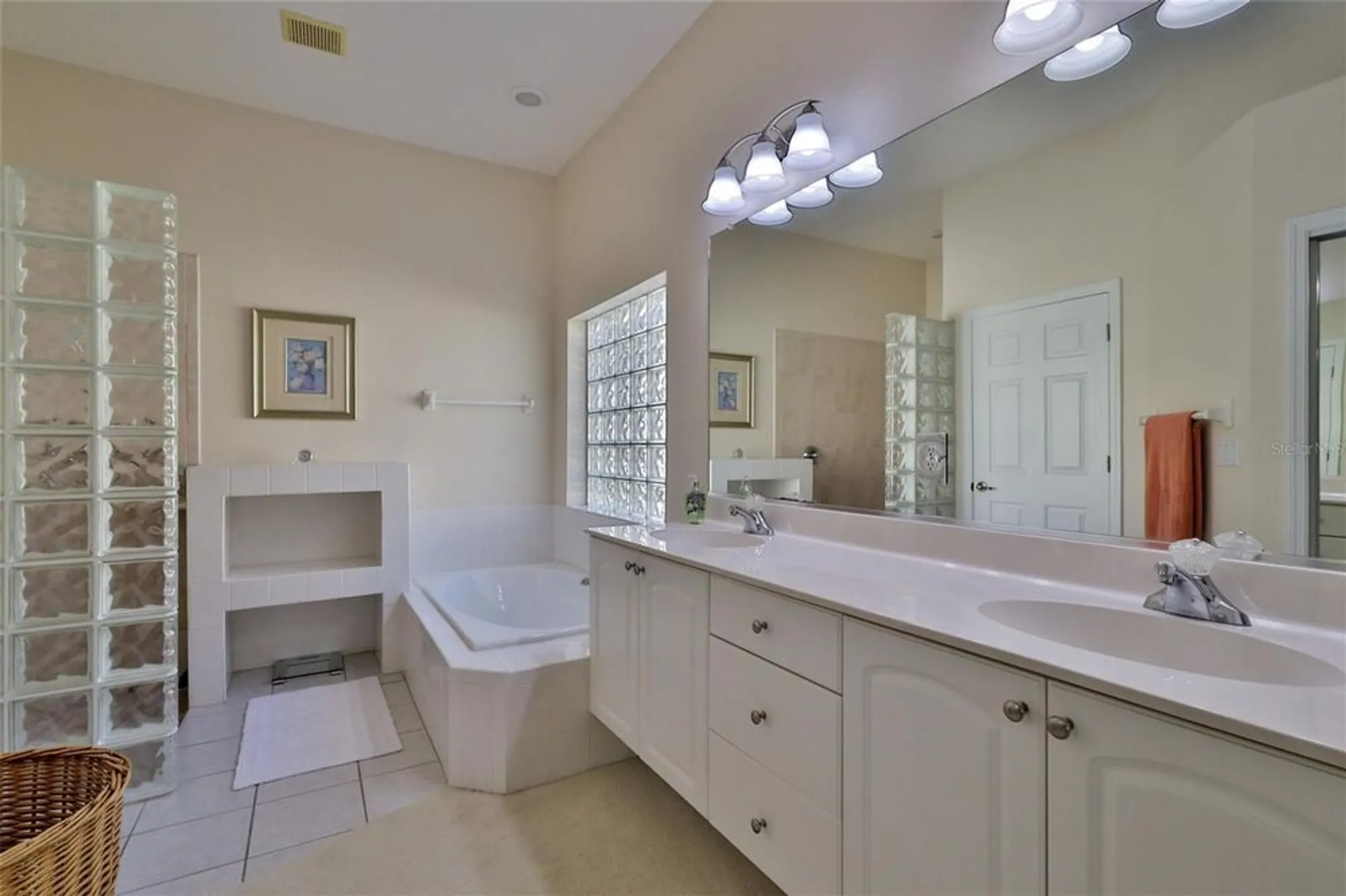 Property Slideshow image 12 of 34 | 3341 glenshane way, Ormond Beach, FL, 32174