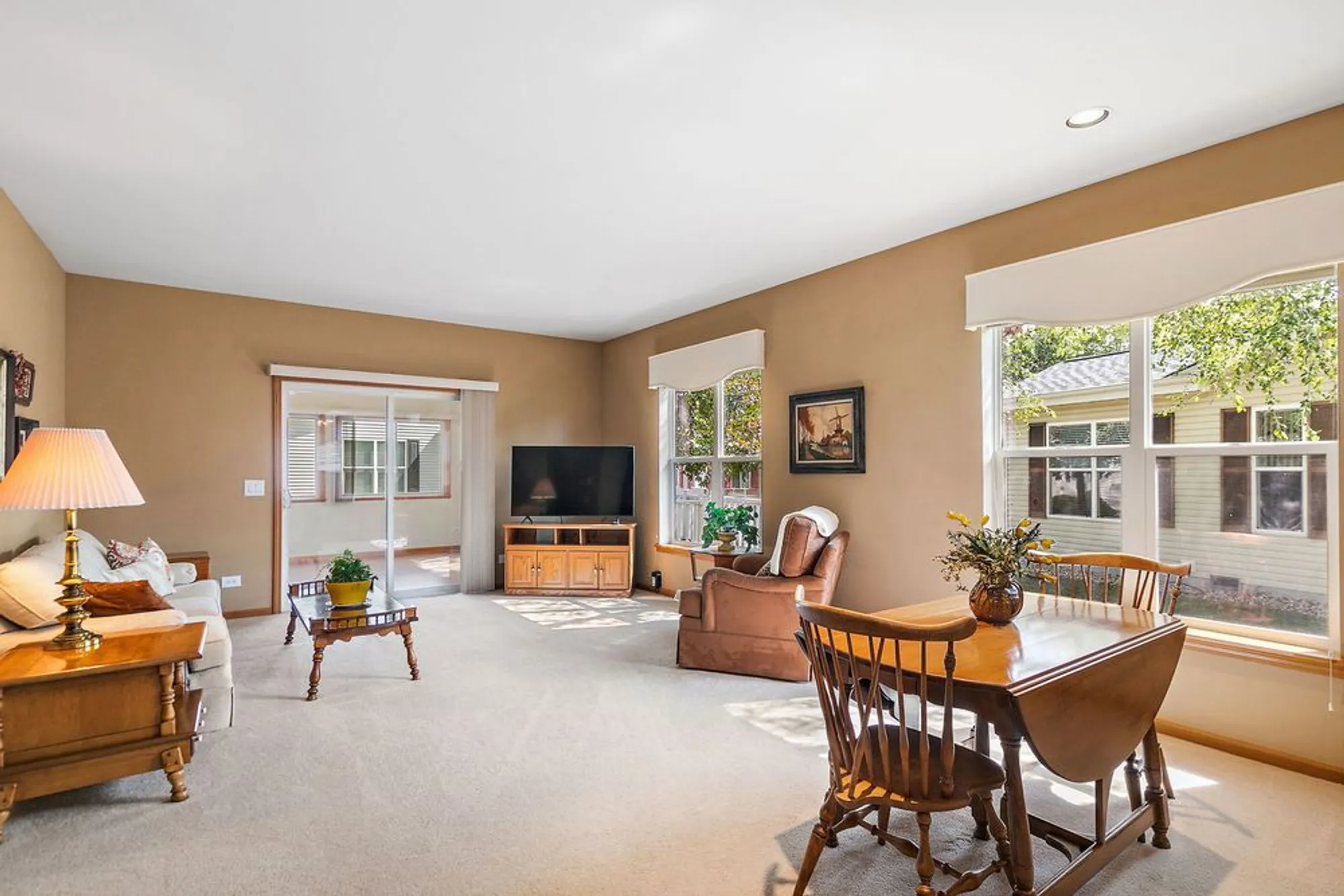 Property Slideshow image 6 of 31 | 115 hunter ct, Grayslake, IL, 60030