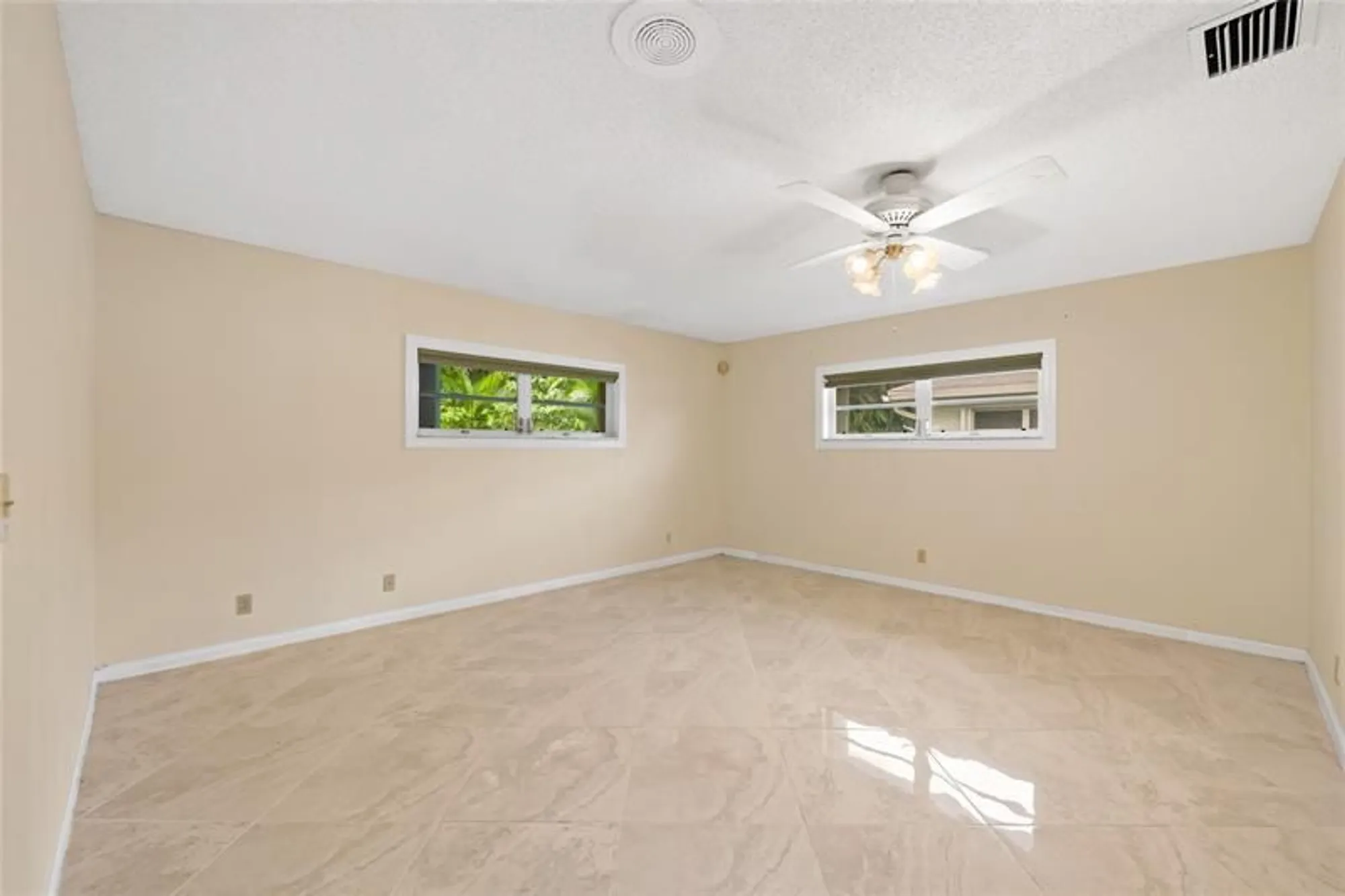 Property Slideshow image 20 of 43 | 10911 greentrail dr, Boynton Beach, FL, 33436