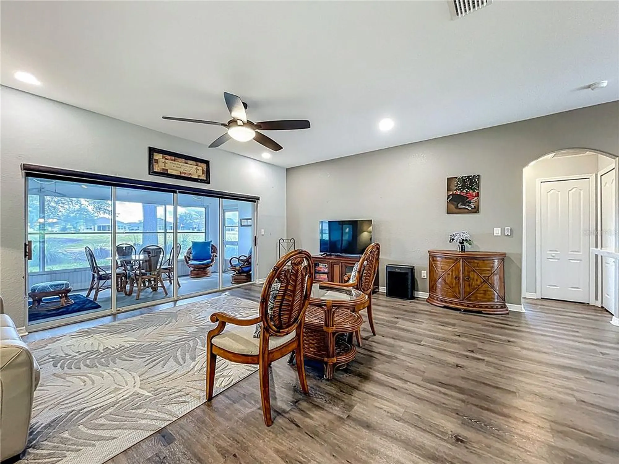 Property Slideshow image 10 of 49 | 27327 roanoke dr, Leesburg, FL, 34748