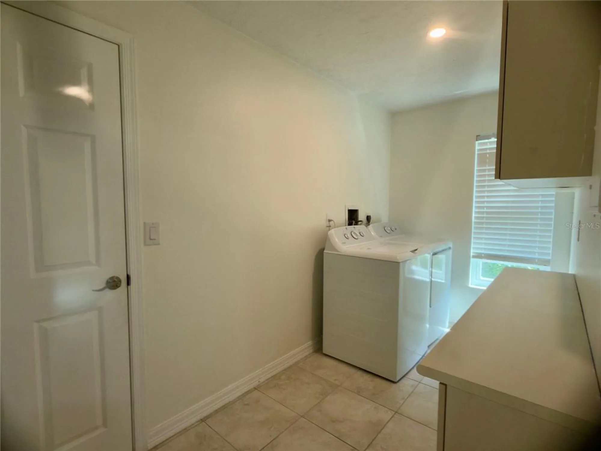 Property Slideshow image 10 of 23 | 4001 oakhurst dr 3119, Sarasota, FL, 34233
