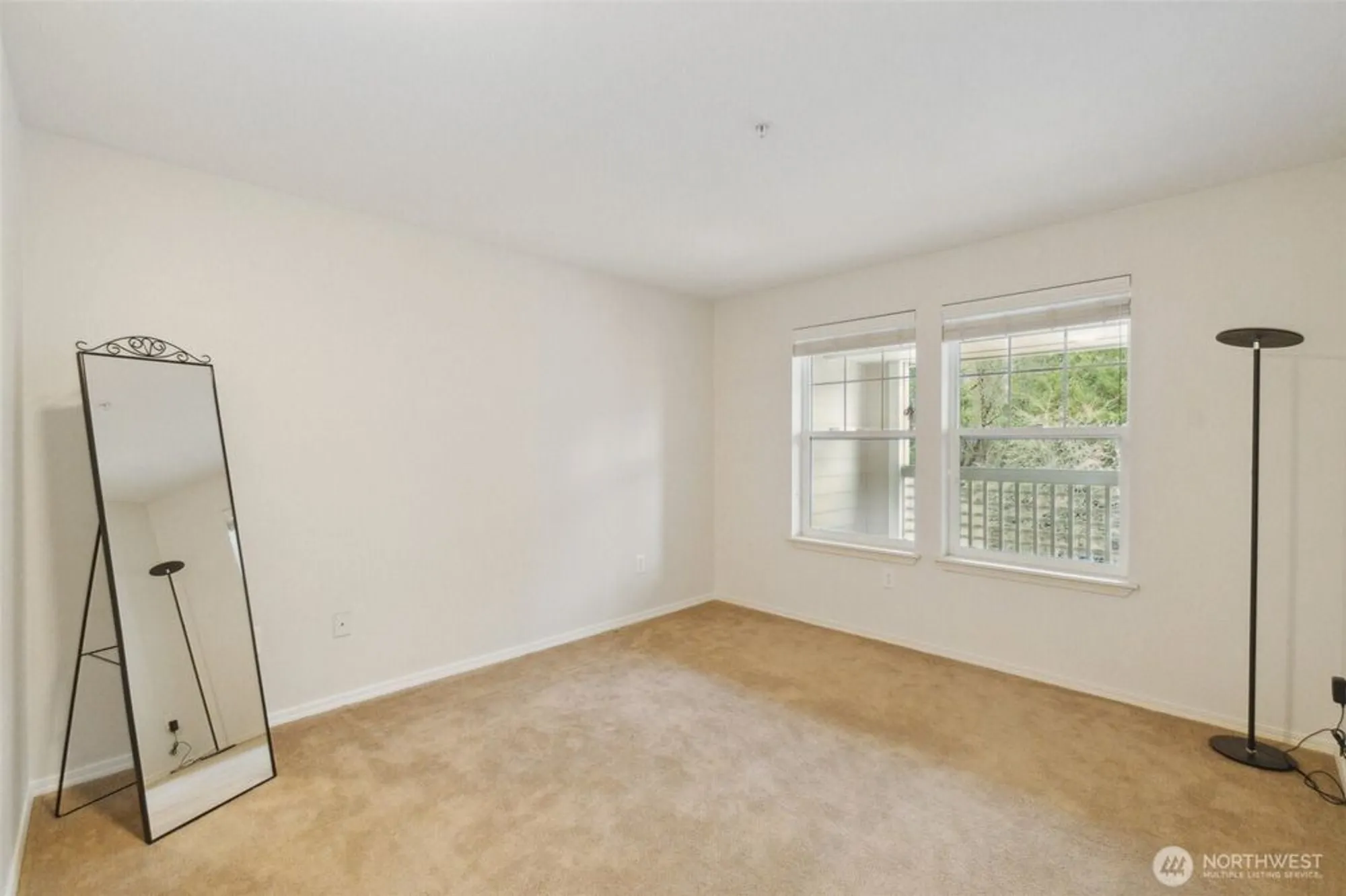 Property Slideshow image 18 of 40 | 4133 224th ln 302, Issaquah, WA, 98029