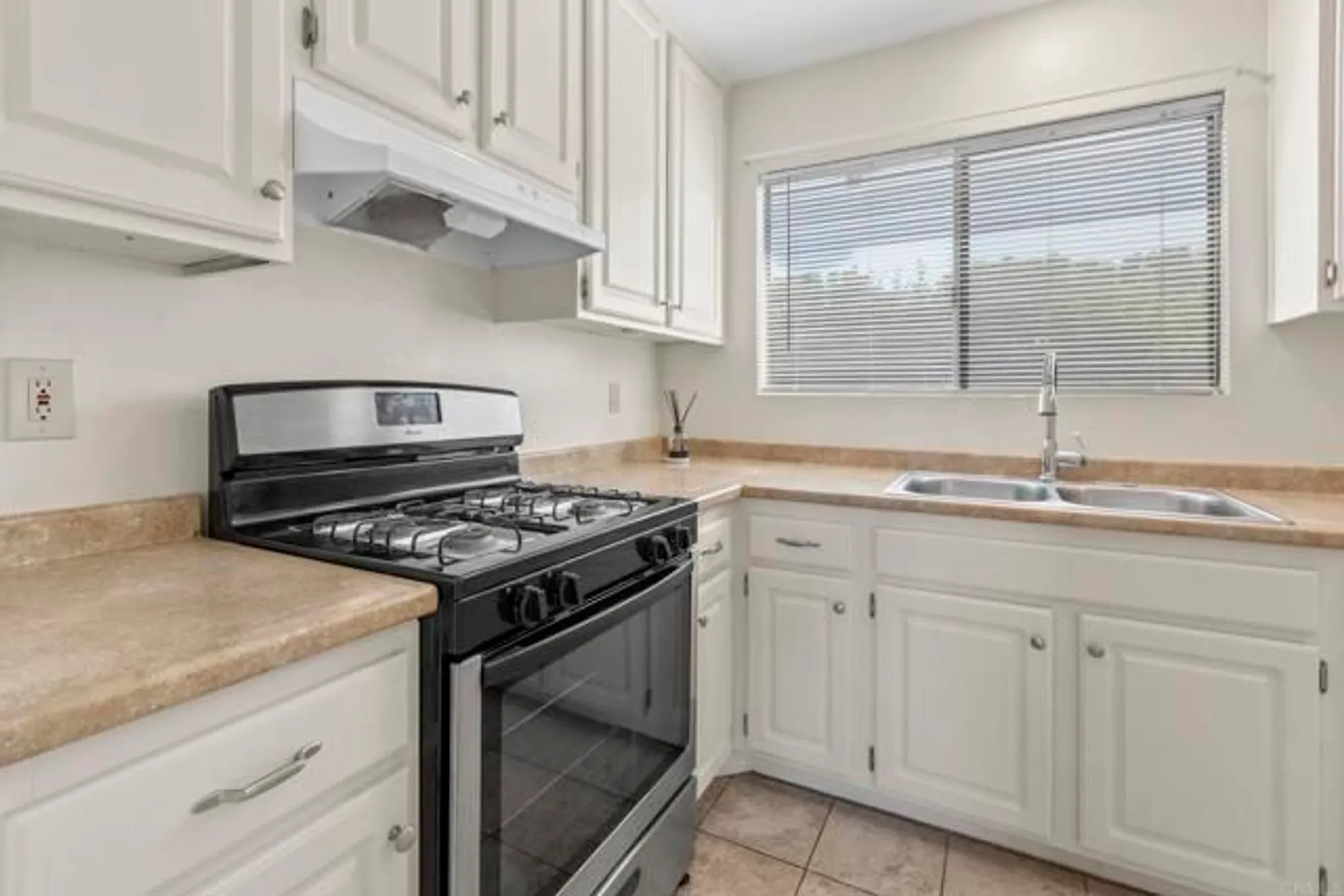 Property Slideshow image 11 of 32 | 1523 temple heights dr, Oceanside, CA, 92056