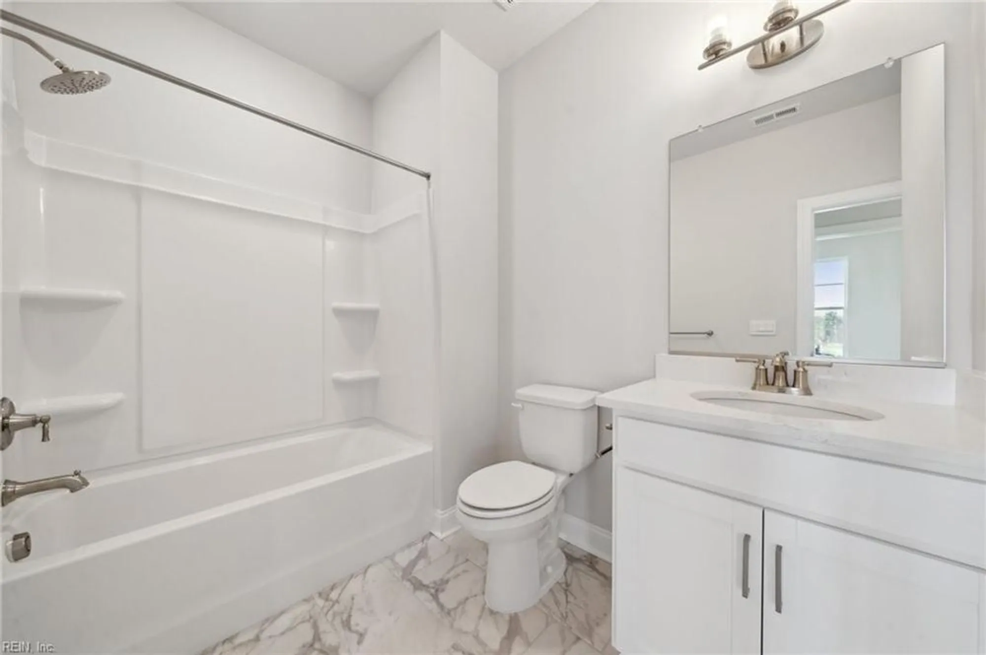 Property Slideshow image 14 of 24 | 2142 edwin dr, Chesapeake, VA, 23322