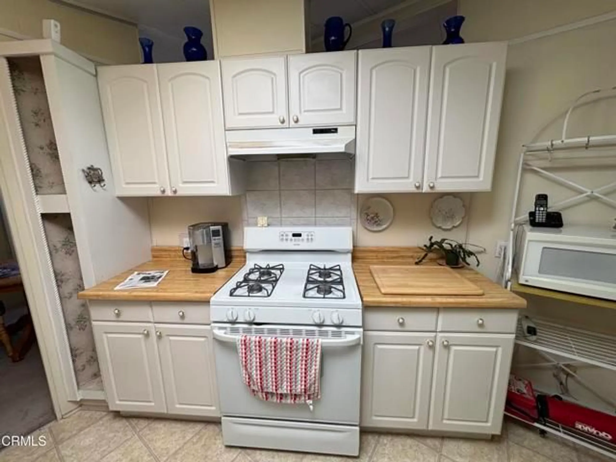 Property Slideshow image 9 of 52 | 28721 via el avion, Murrieta, CA, 92563