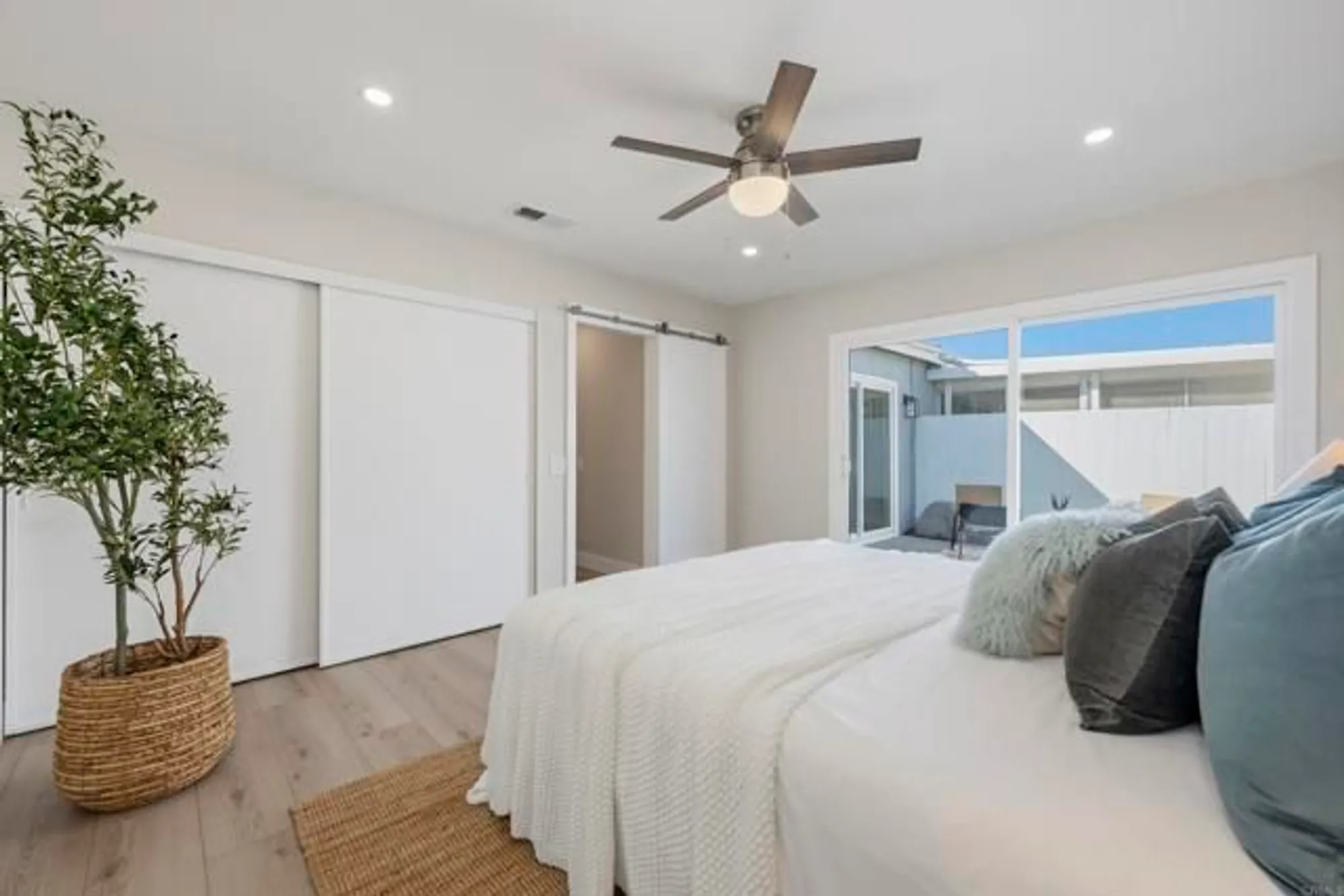Property Slideshow image 13 of 31 | 3839 vista campana 72, Oceanside, CA, 92057