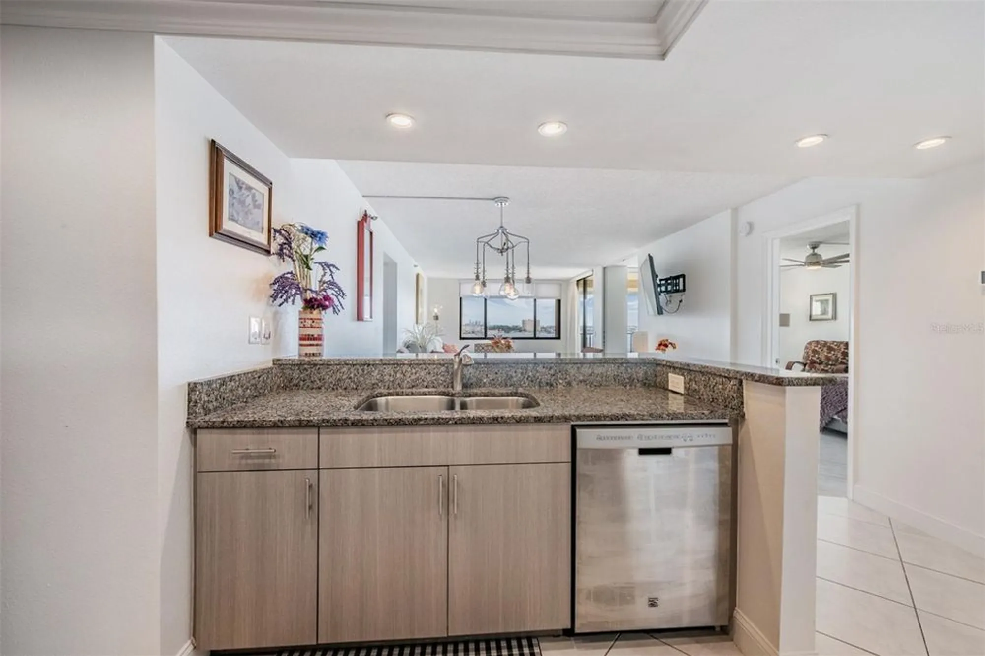 Property Slideshow image 10 of 24 | 6322 palma del mar blvd s apt 1107, Saint Petersburg, FL, 33715