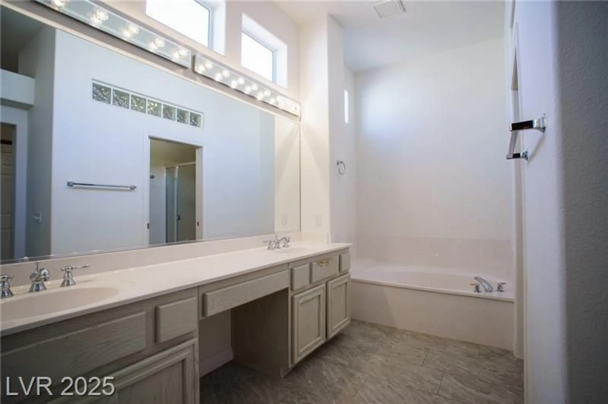 Property Slideshow image 24 of 32 | 10520 shoalhaven dr, Las Vegas, NV, 89134