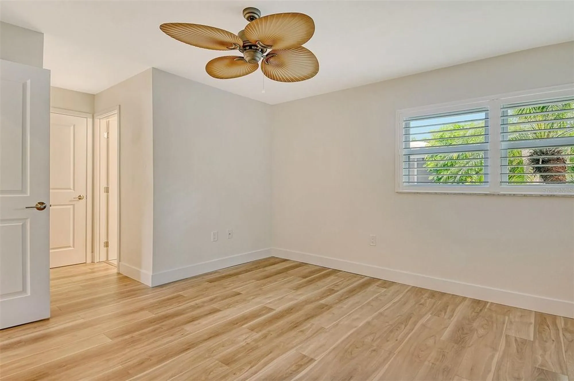 Property Slideshow image 27 of 65 | 119 whispering sands cir # v36, Sarasota, FL, 34242