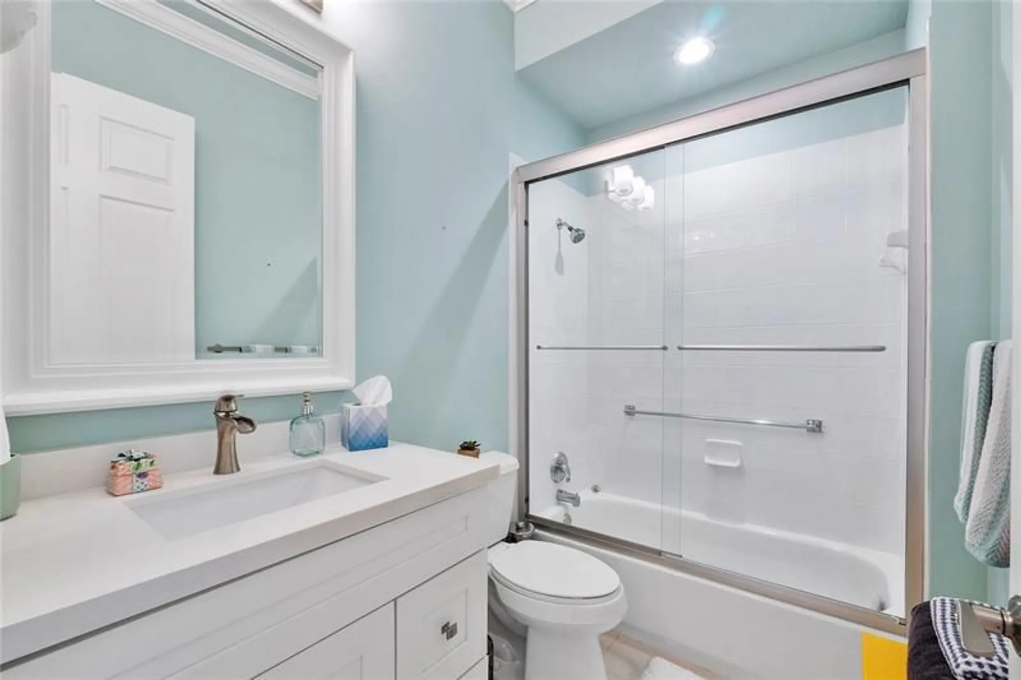 Property Slideshow image 27 of 36 | 7940 exeter cir 201, Tamarac, FL, 33321