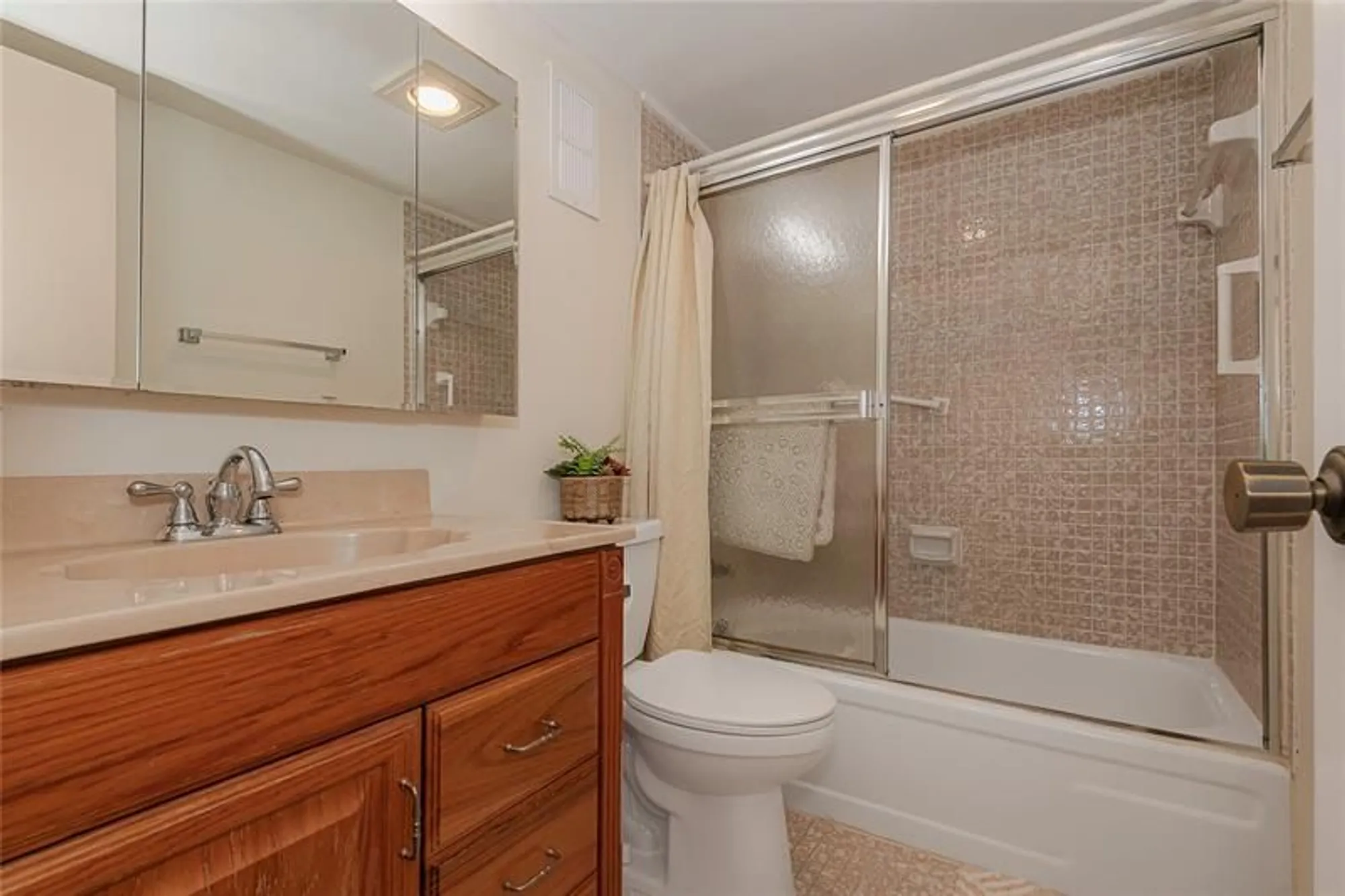 Property Slideshow image 17 of 29 | 1100 saint charles pl 207, Pembroke Pines, FL, 33026