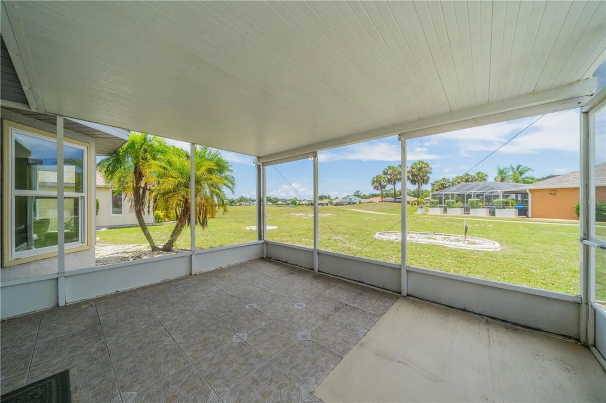 Property Slideshow image 33 of 47 | 301 caloosa palms ct, Sun City Center, FL, 33573