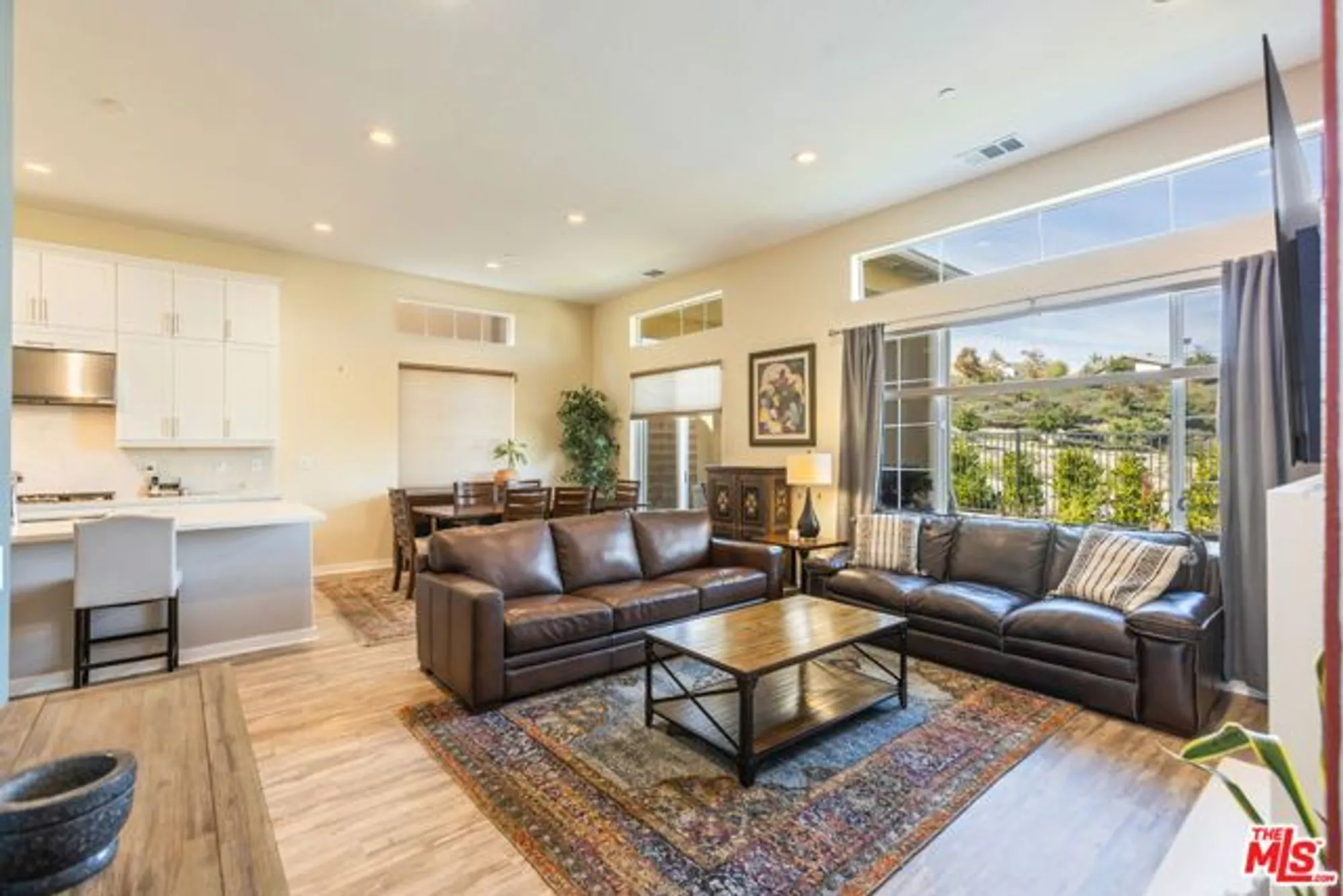 Property Slideshow image 16 of 33 | 25105 citron ln, Canyon Country, CA, 91387