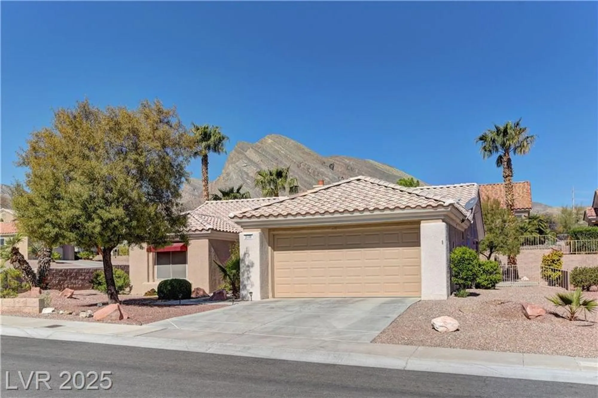 Property Slideshow image 3 of 26 | 2739 darby falls dr, Las Vegas, NV, 89134