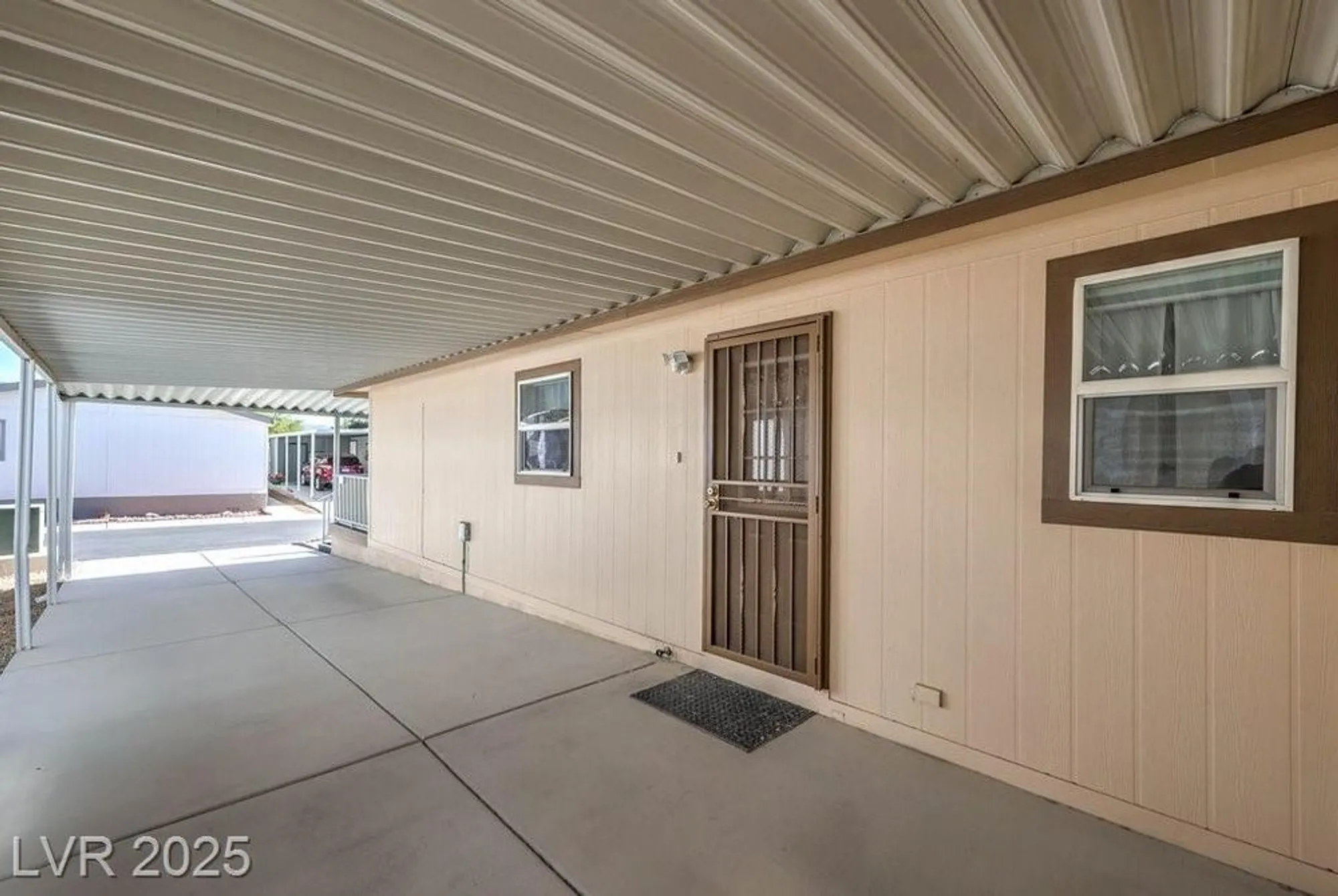 Property Slideshow image 14 of 44 | 581 montecito dr, Pahrump, NV, 89048