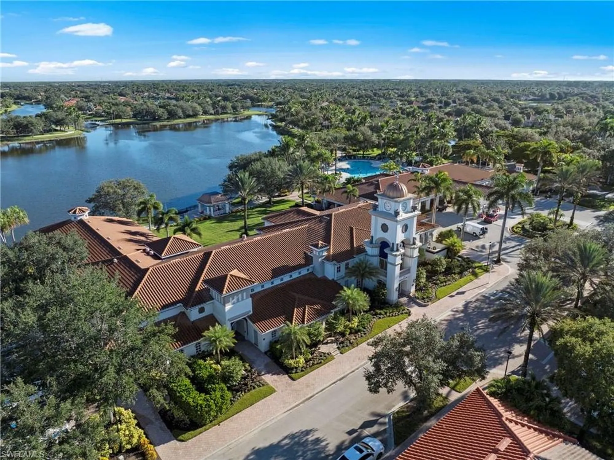 Property Slideshow image 22 of 42 | 5785 drummond way, Naples, FL, 34119