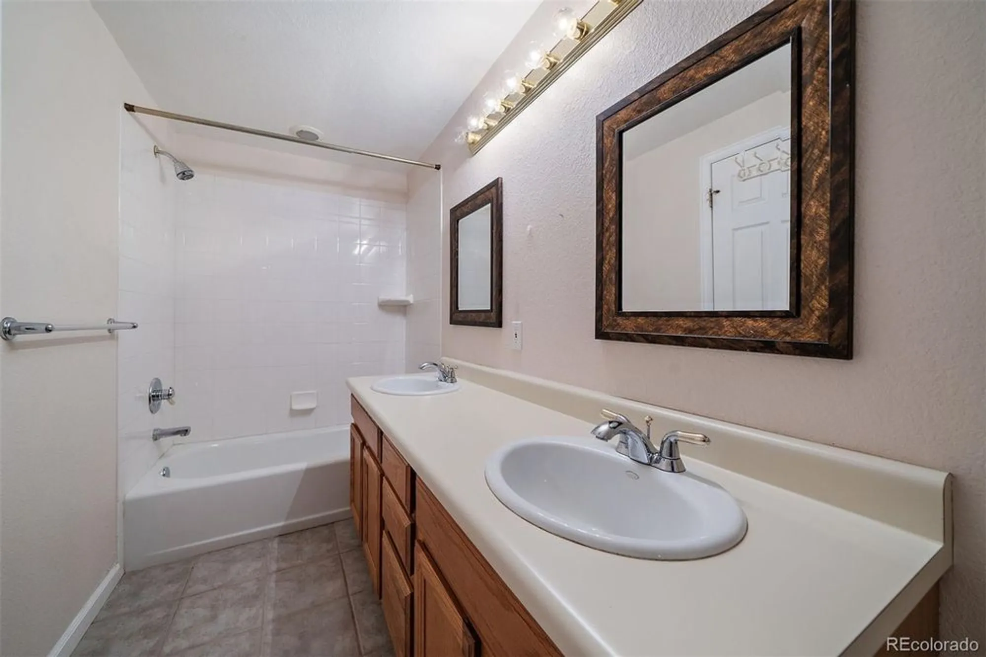 Property Slideshow image 19 of 28 | 2788 w greens dr, Littleton, CO, 80123