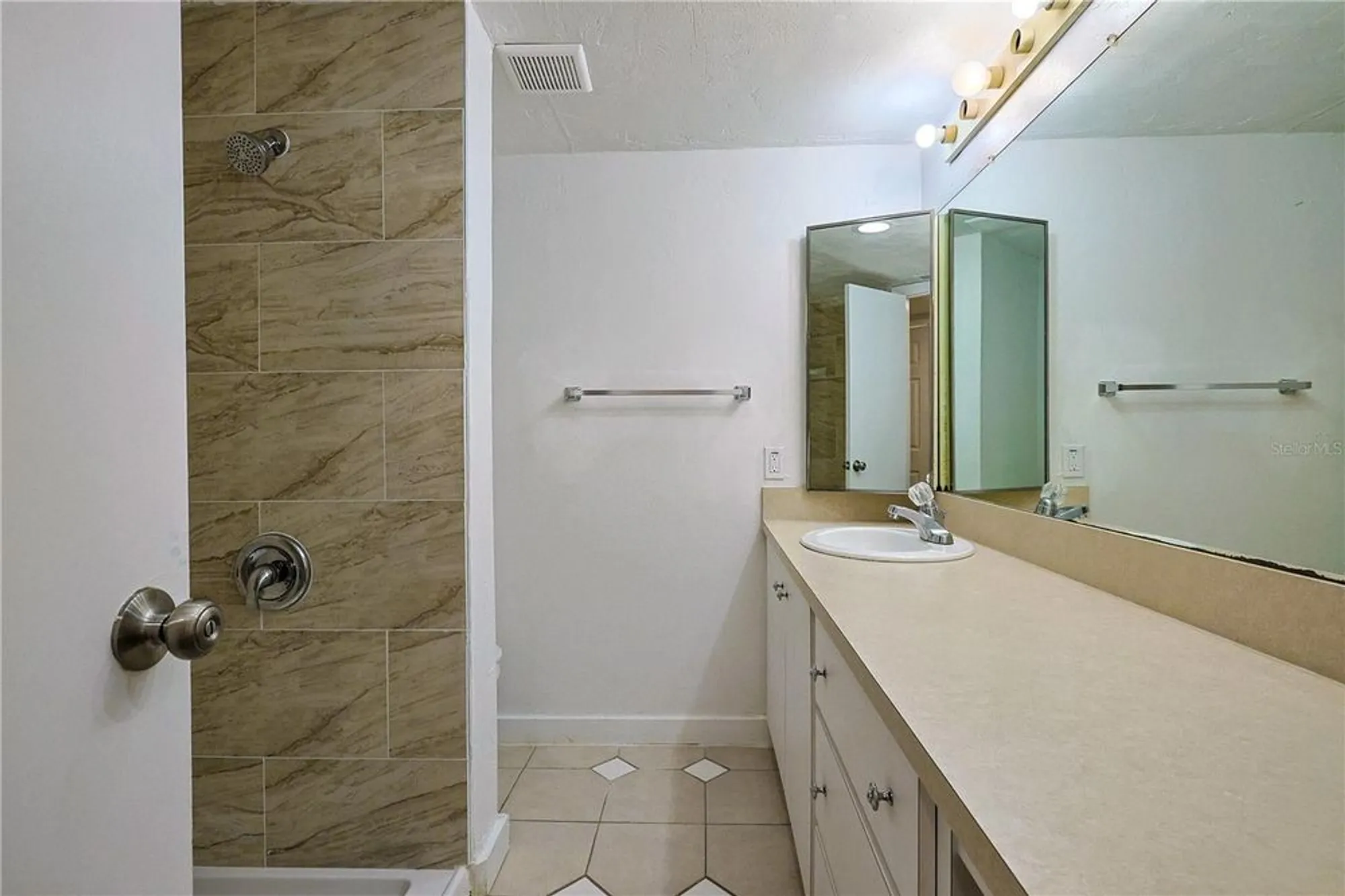 Property Slideshow image 14 of 34 | 15102 sandalwood dr # 102, Wildwood, FL, 34785