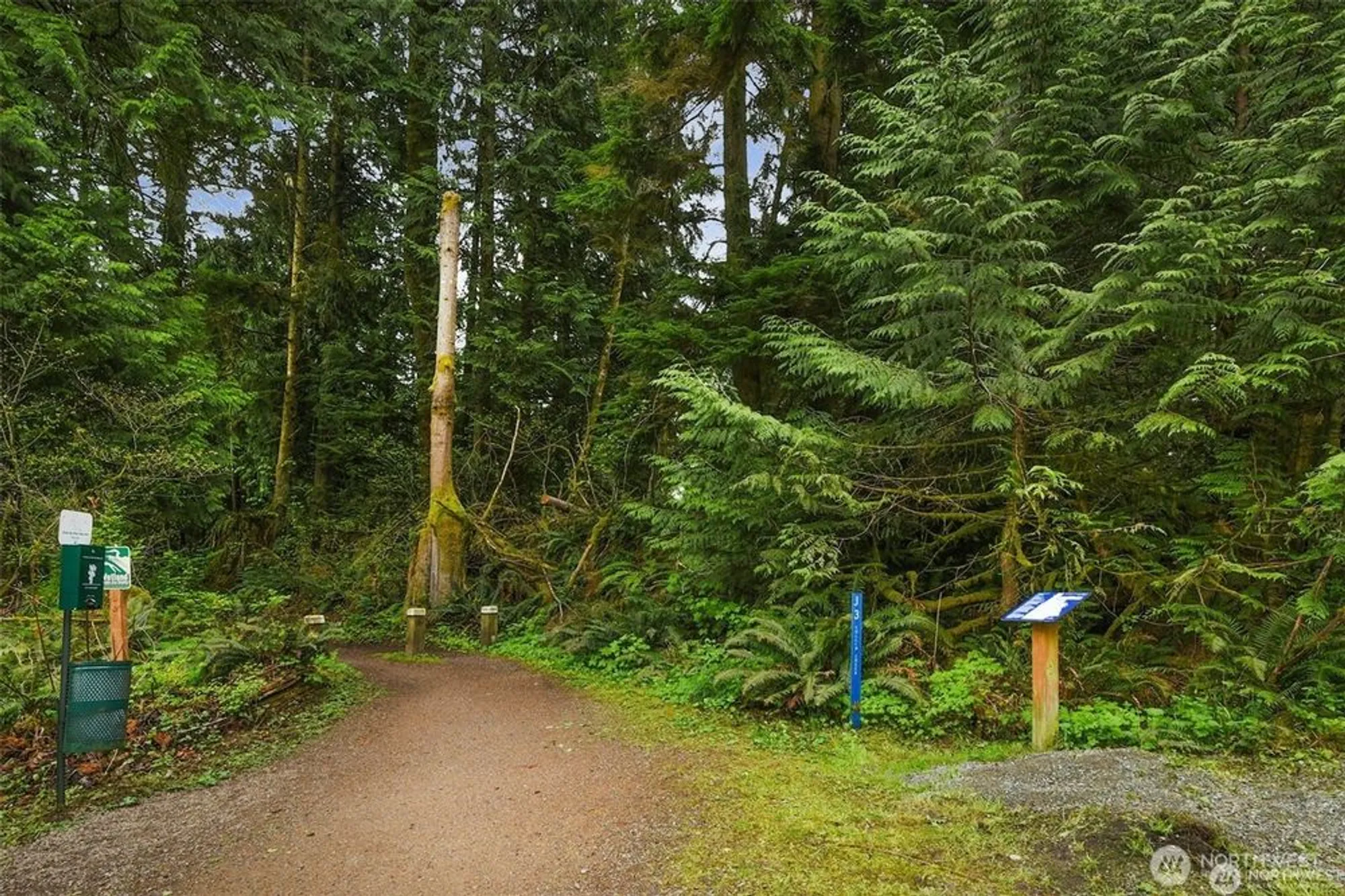 Property Slideshow image 34 of 40 | 12832 231st pl, Redmond, WA, 98053