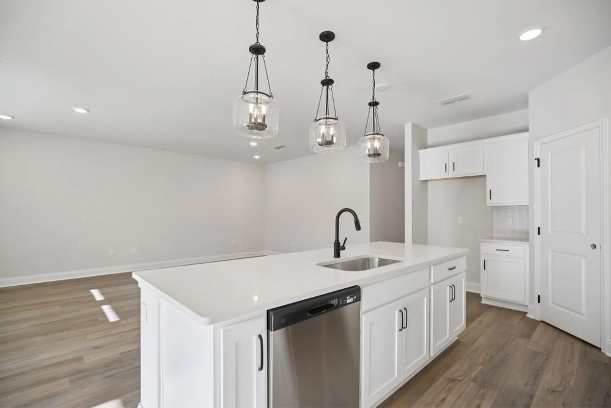 Property Slideshow image 19 of 54 | 328 stonehaus cir, Antioch, TN, 37013