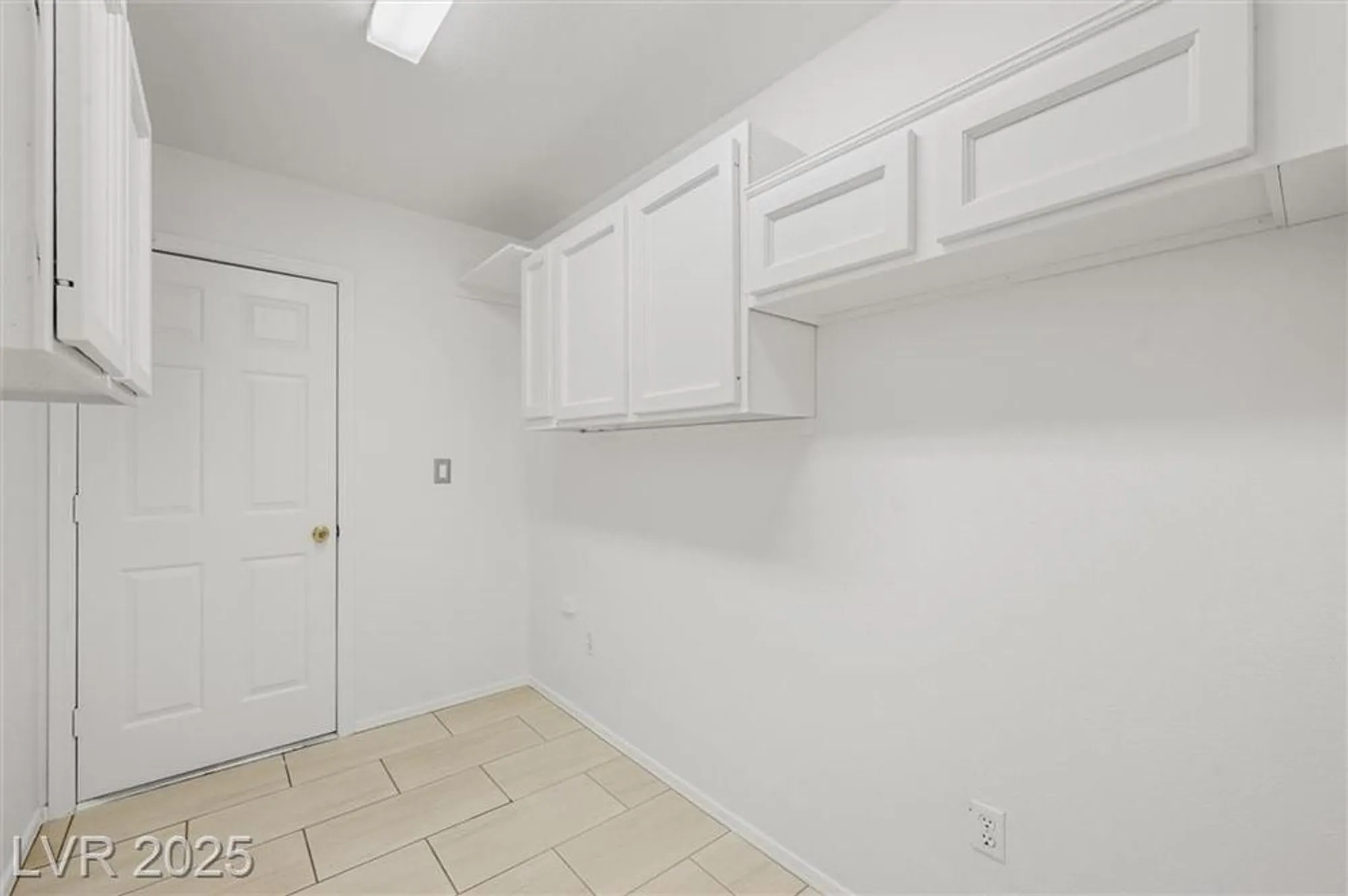 Property Slideshow image 33 of 52 | 2725 byron dr, Las Vegas, NV, 89134